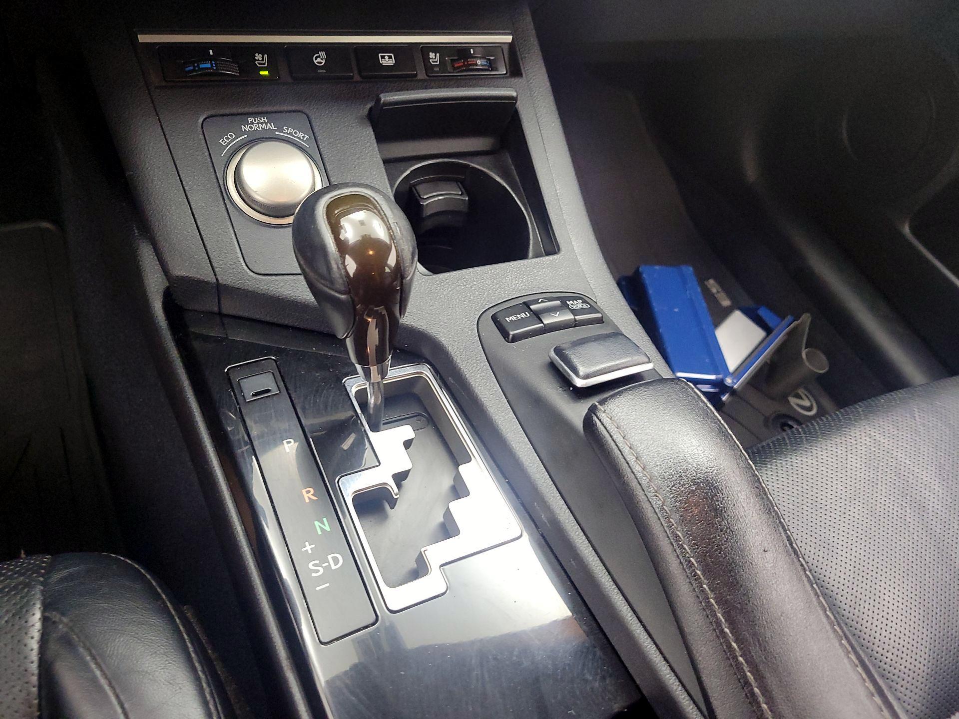 Thumbnail: 2013 Lexus ES - 17