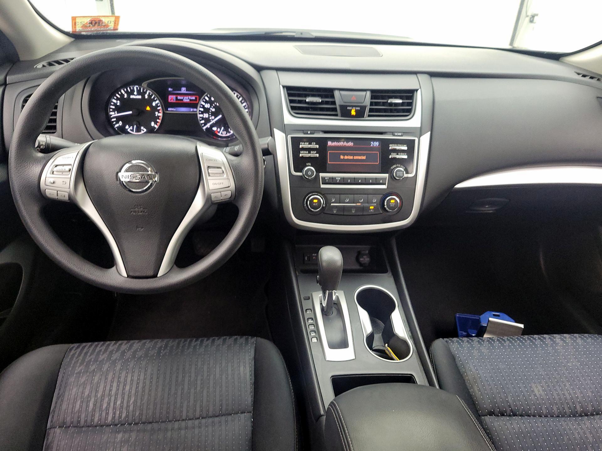 Thumbnail: 2016 Nissan Altima - 9