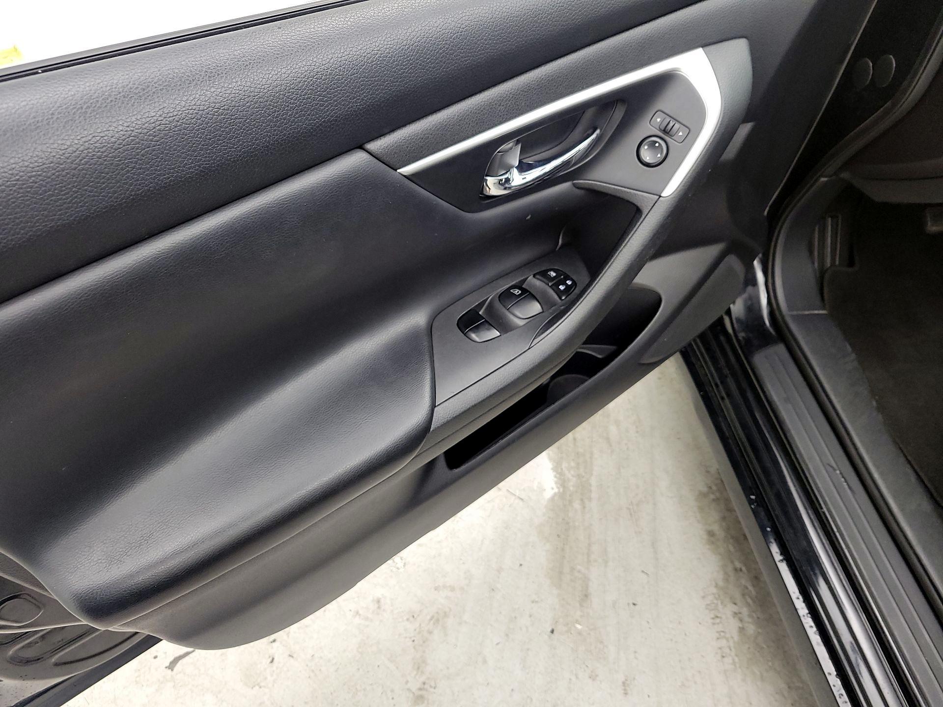 Thumbnail: 2016 Nissan Altima - 12