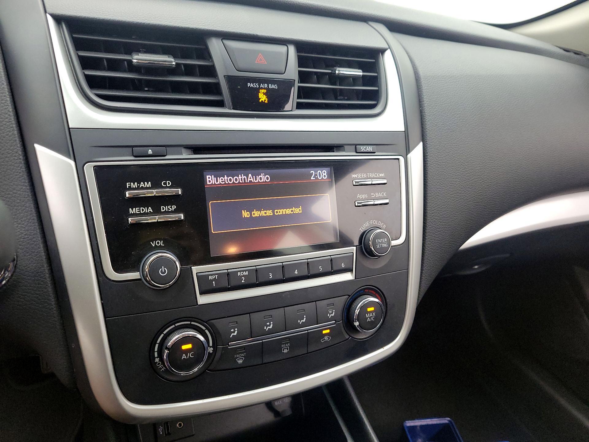 Thumbnail: 2016 Nissan Altima - 16