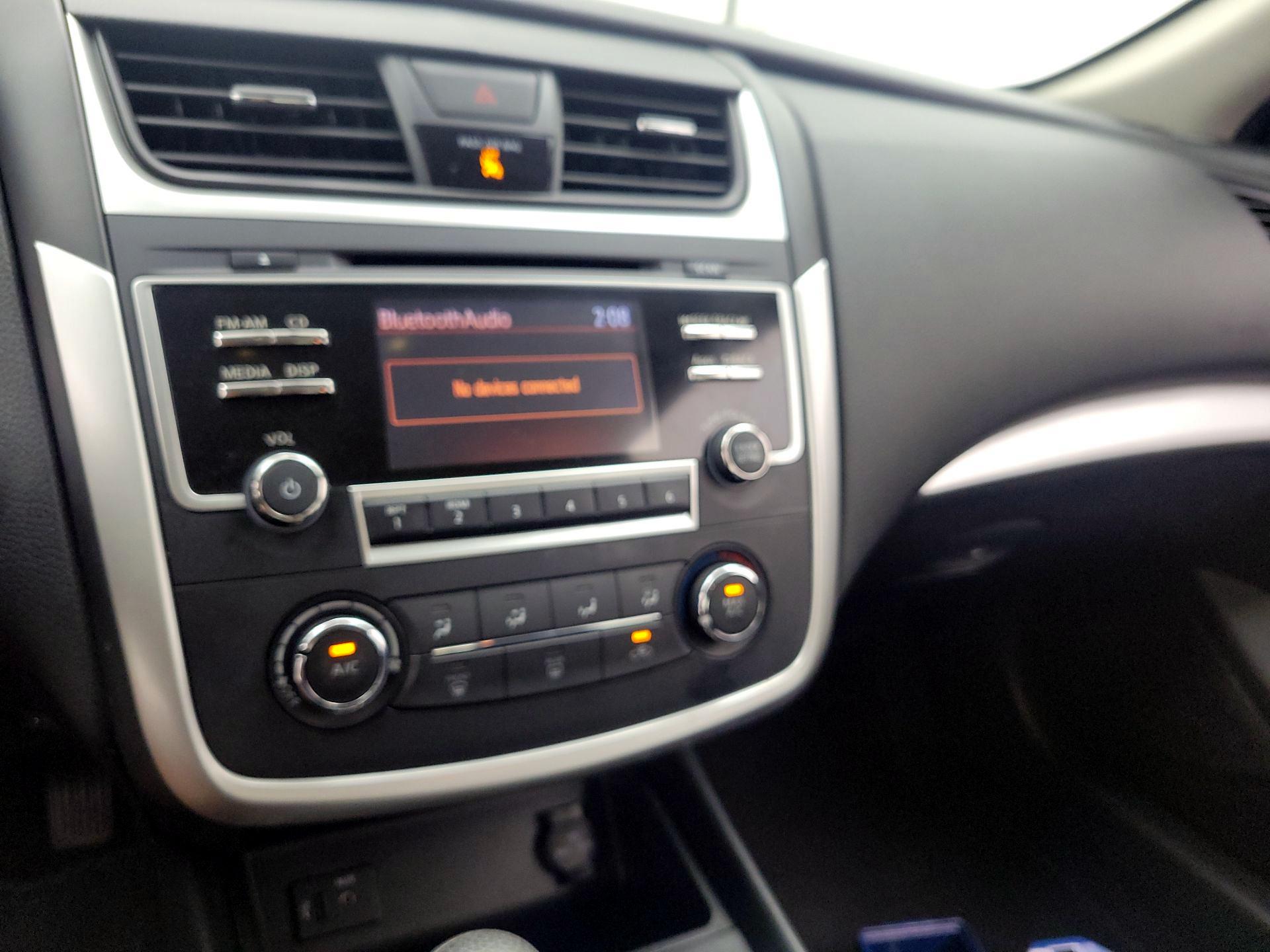Thumbnail: 2016 Nissan Altima - 17