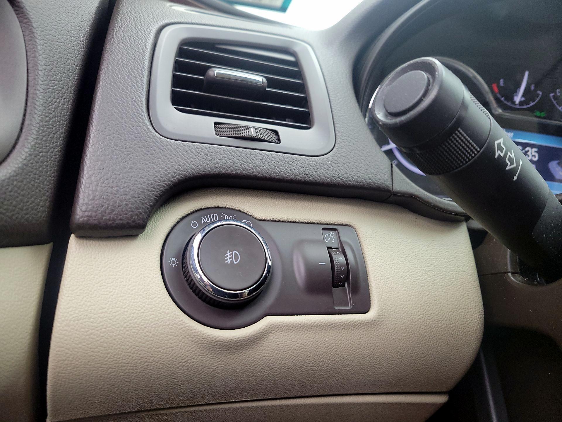 Thumbnail: 2015 Buick Regal - 13