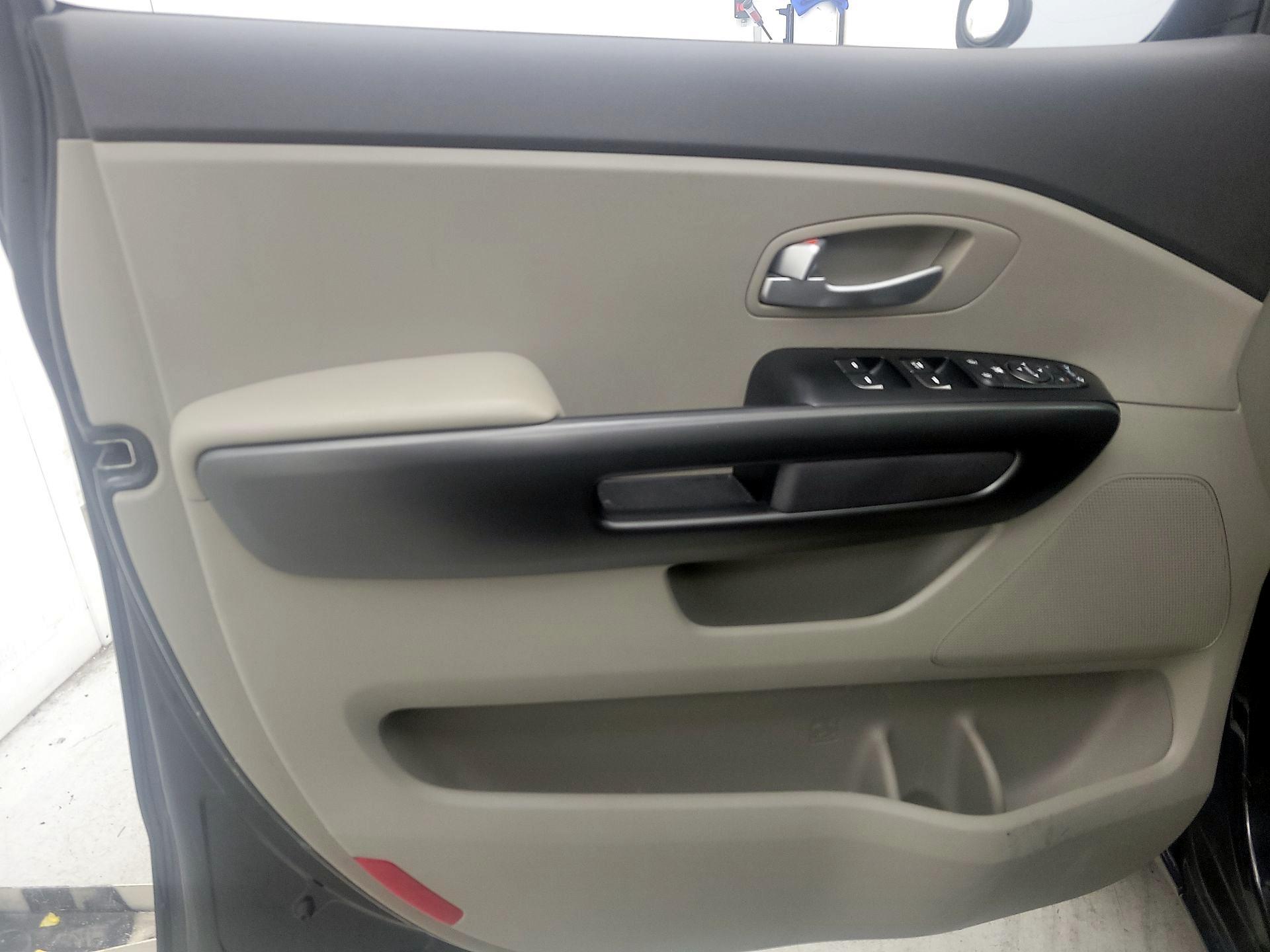 Thumbnail: 2016 Kia Sedona - 12