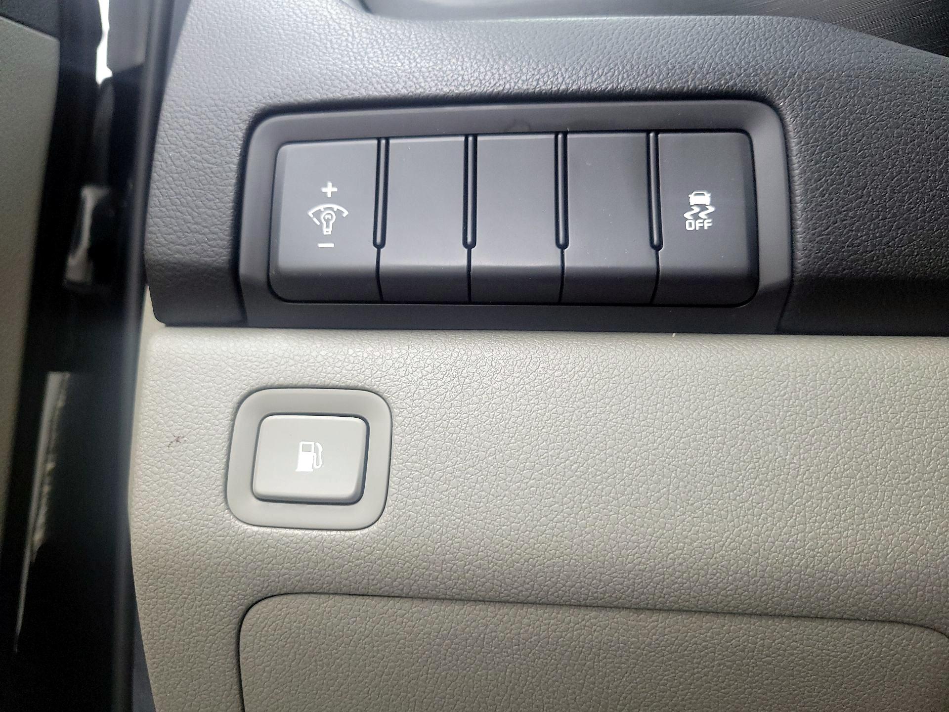 Thumbnail: 2016 Kia Sedona - 13