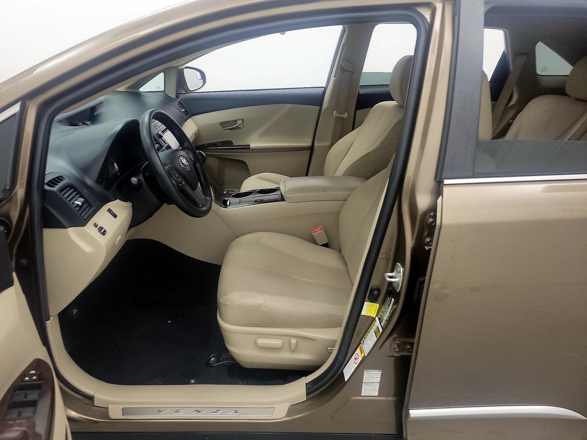Thumbnail: 2014 Toyota Venza - 11