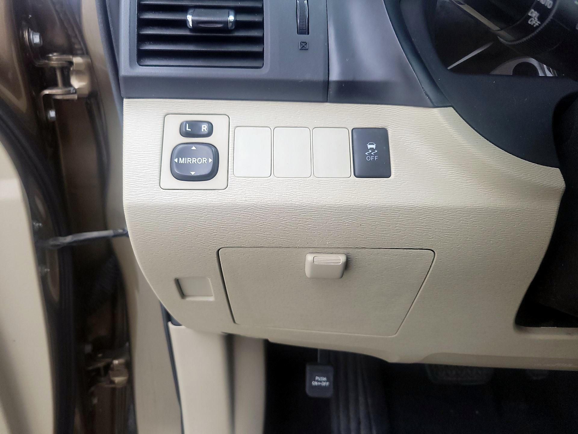 Thumbnail: 2014 Toyota Venza - 13
