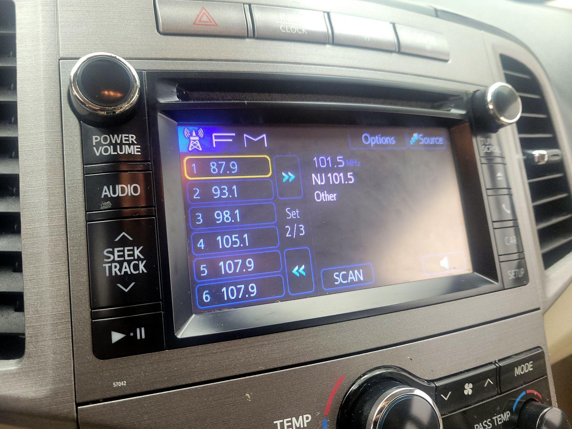 Thumbnail: 2014 Toyota Venza - 14