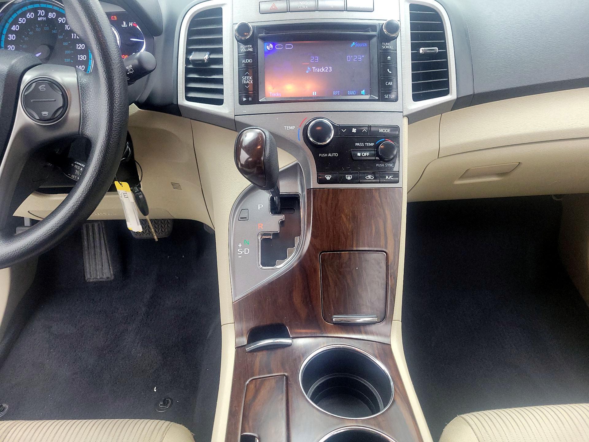 Thumbnail: 2014 Toyota Venza - 16