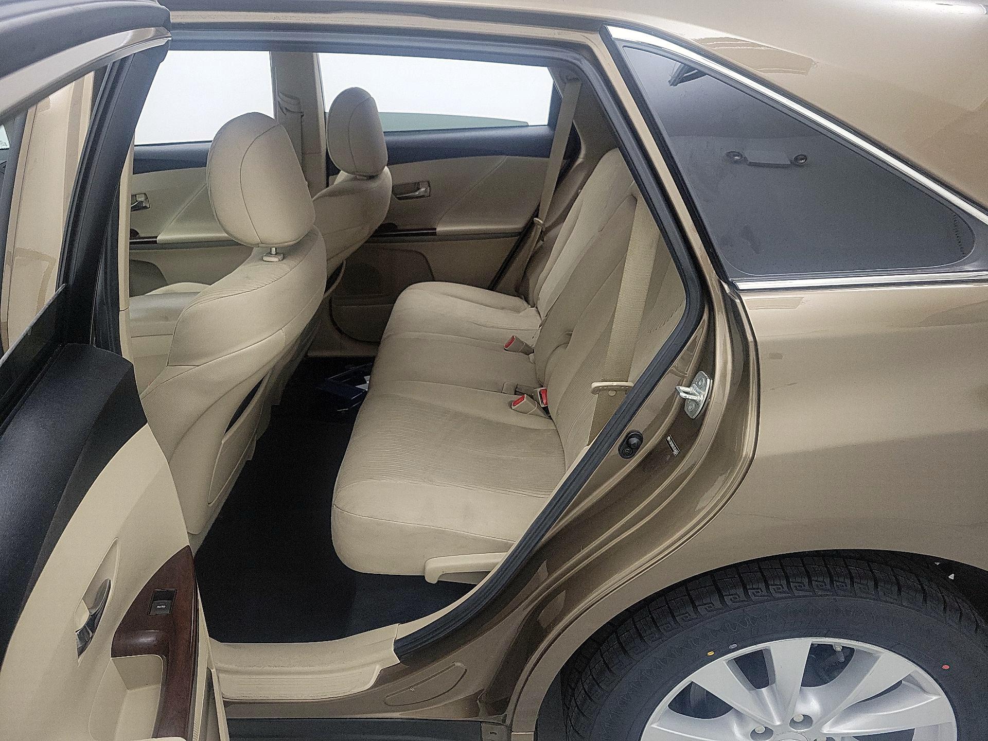 Thumbnail: 2014 Toyota Venza - 18
