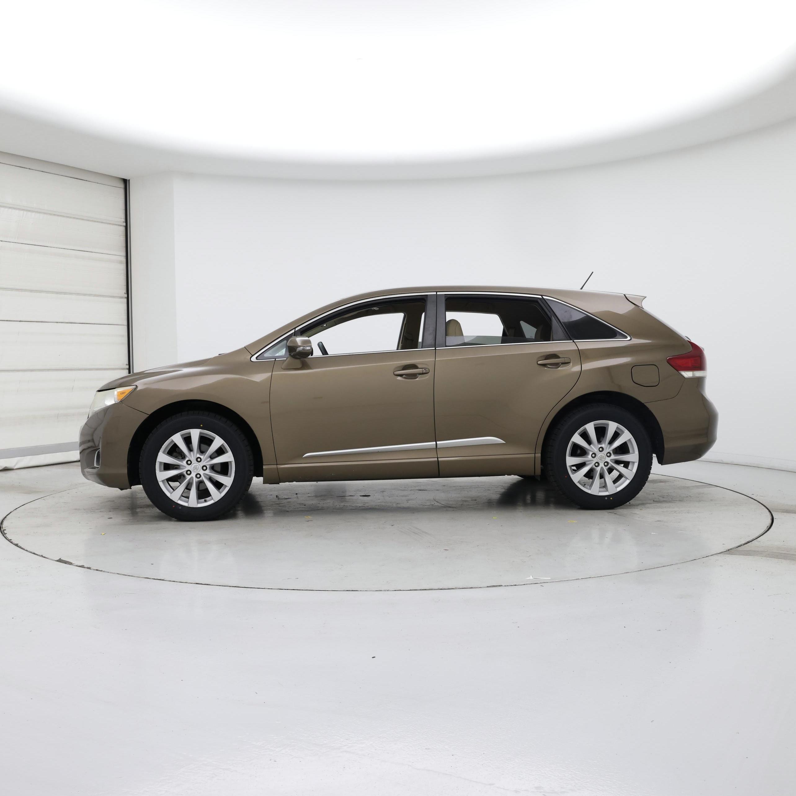 Thumbnail: 2014 Toyota Venza - 3