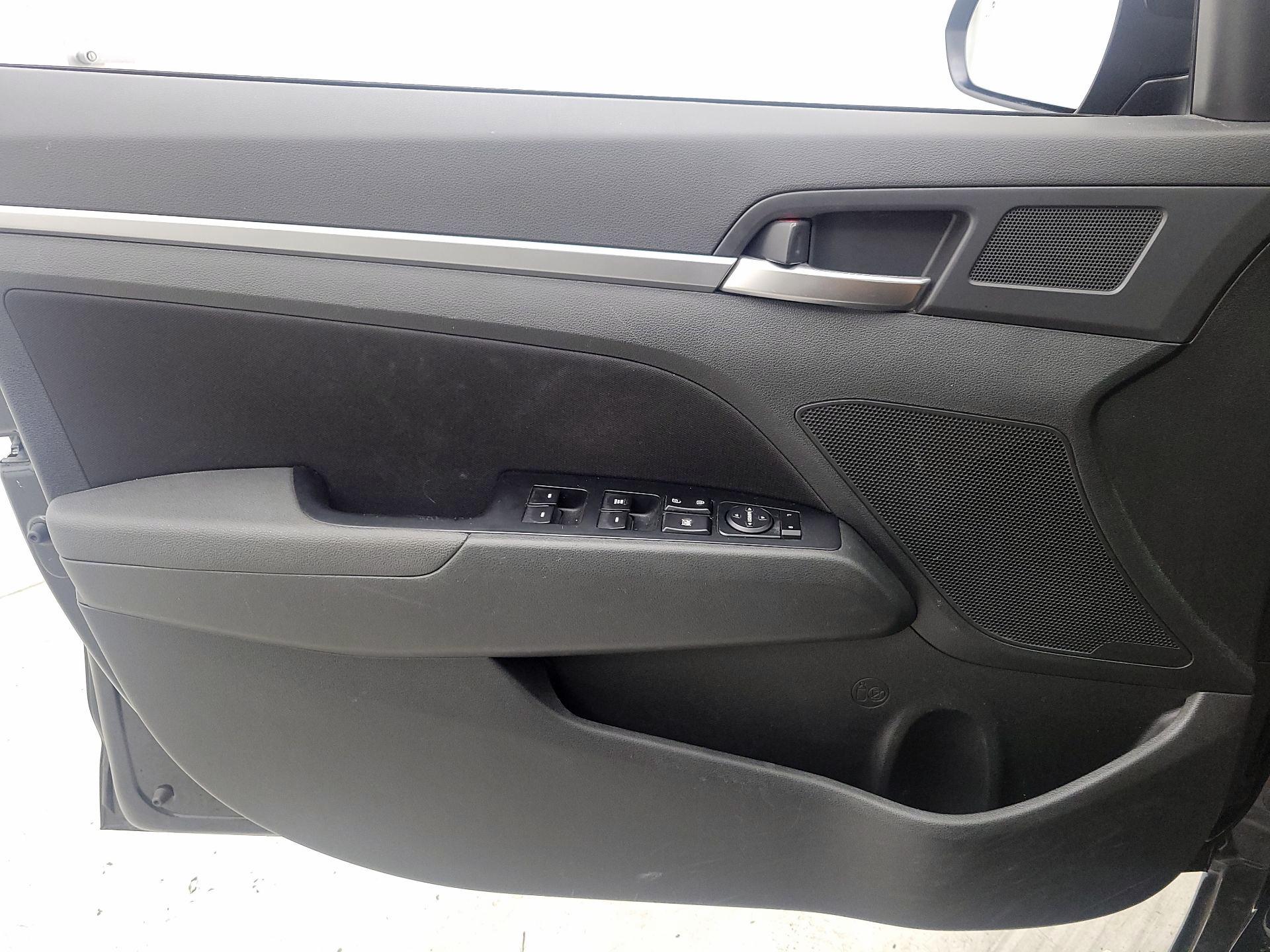 Thumbnail: 2019 Hyundai Elantra - 12