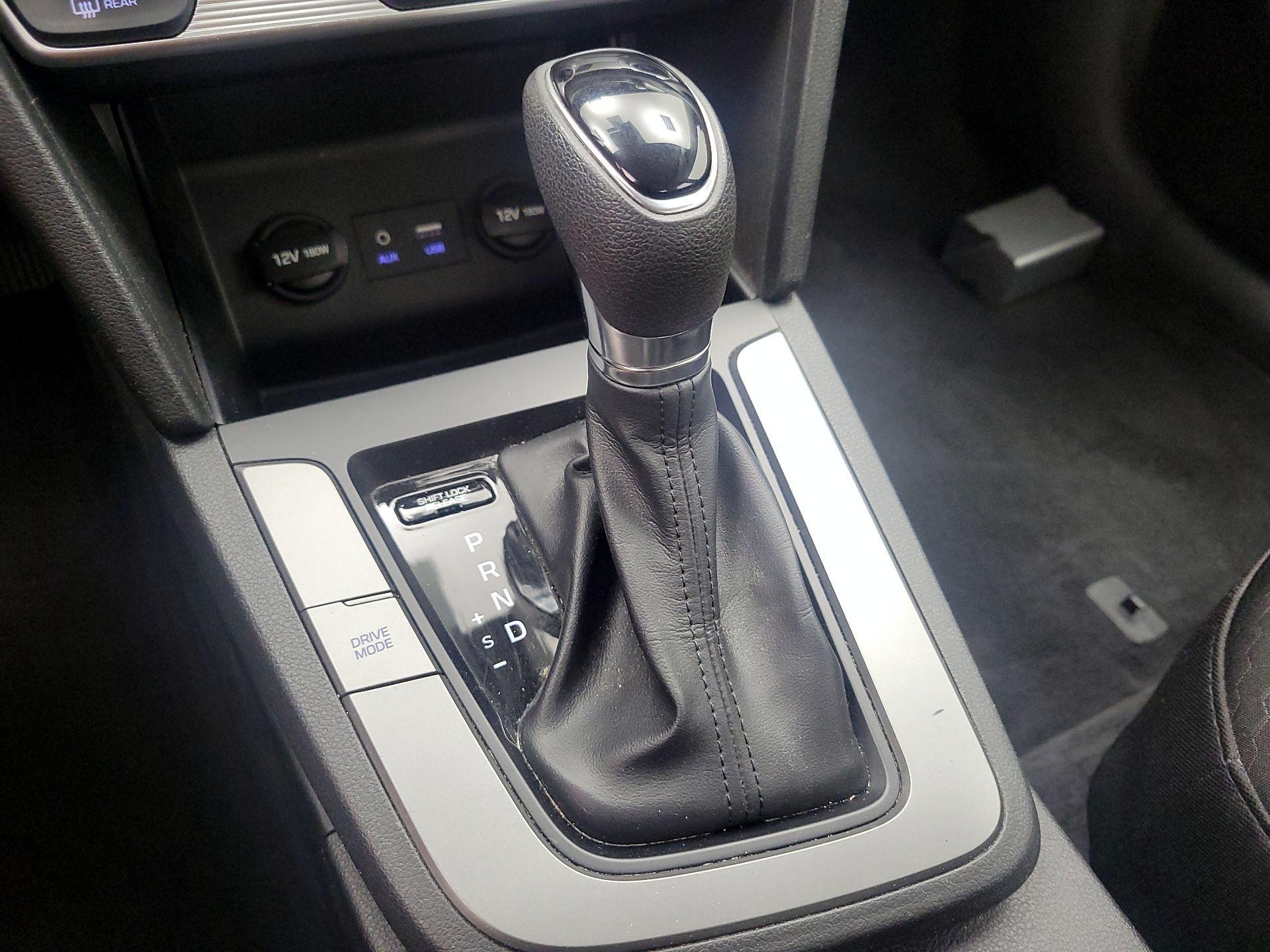 Thumbnail: 2019 Hyundai Elantra - 17