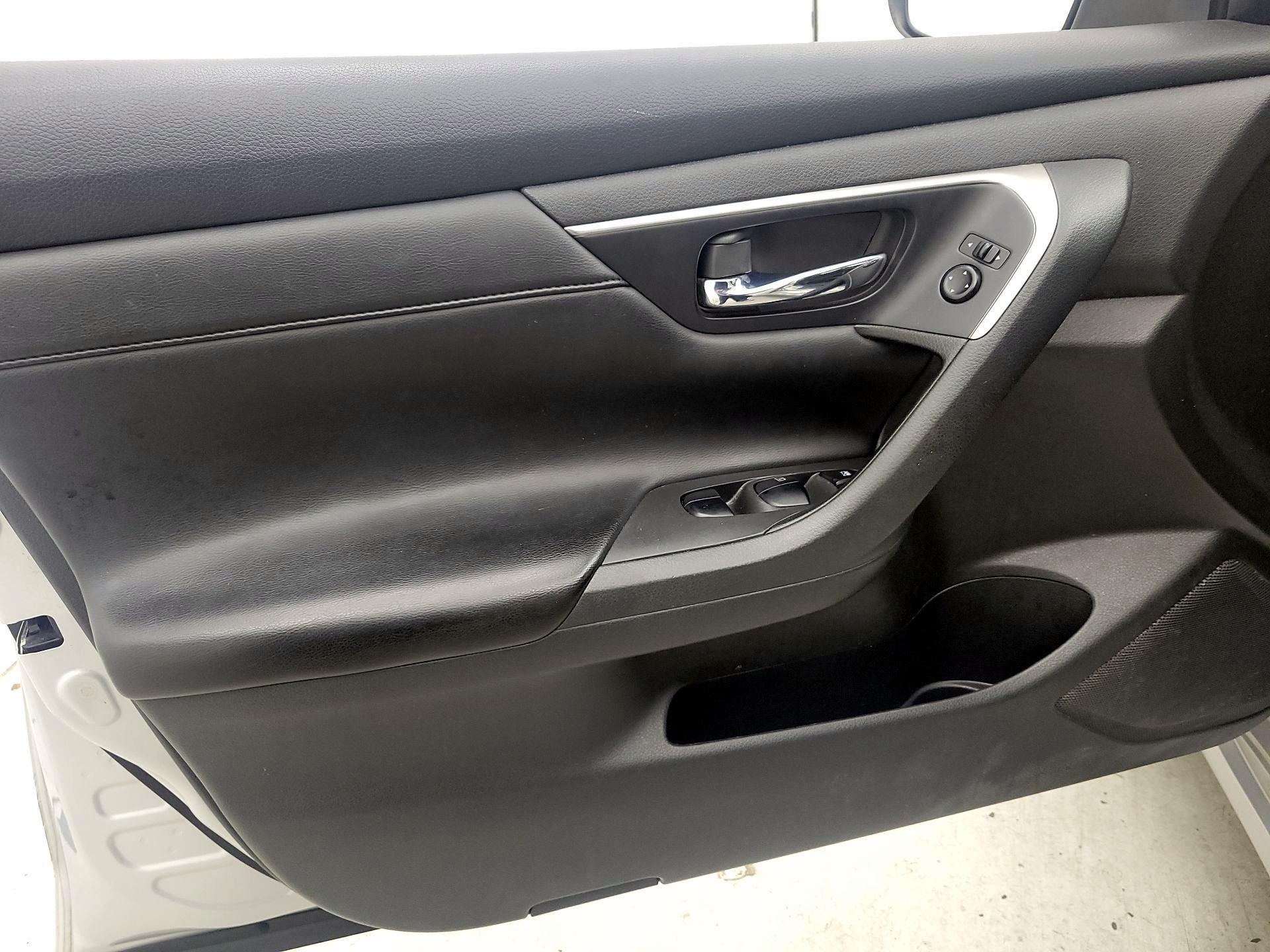 Thumbnail: 2015 Nissan Altima - 12