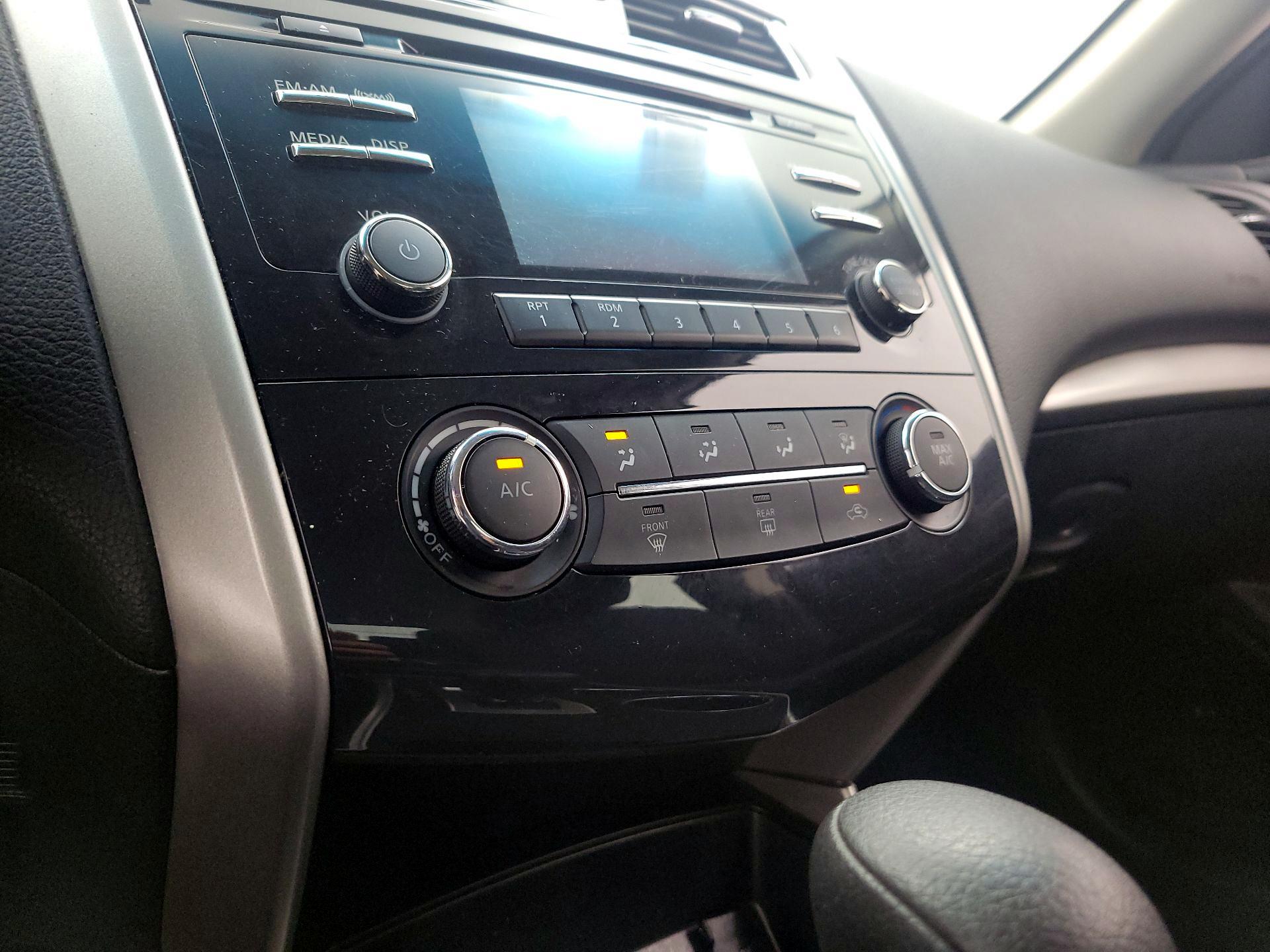 Thumbnail: 2015 Nissan Altima - 15