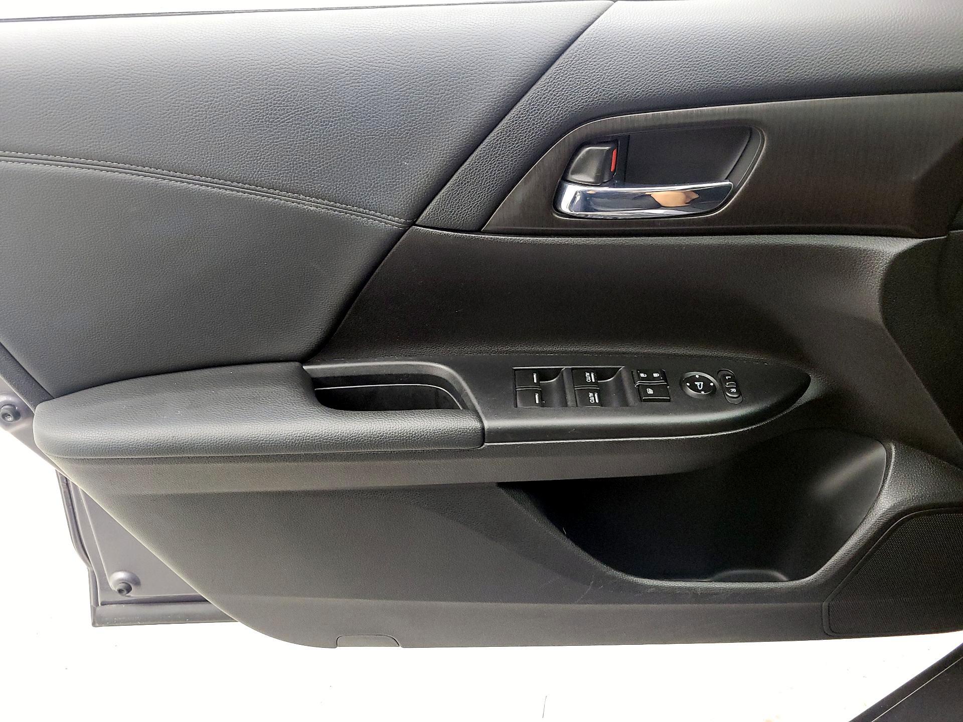Thumbnail: 2015 Honda Accord - 12
