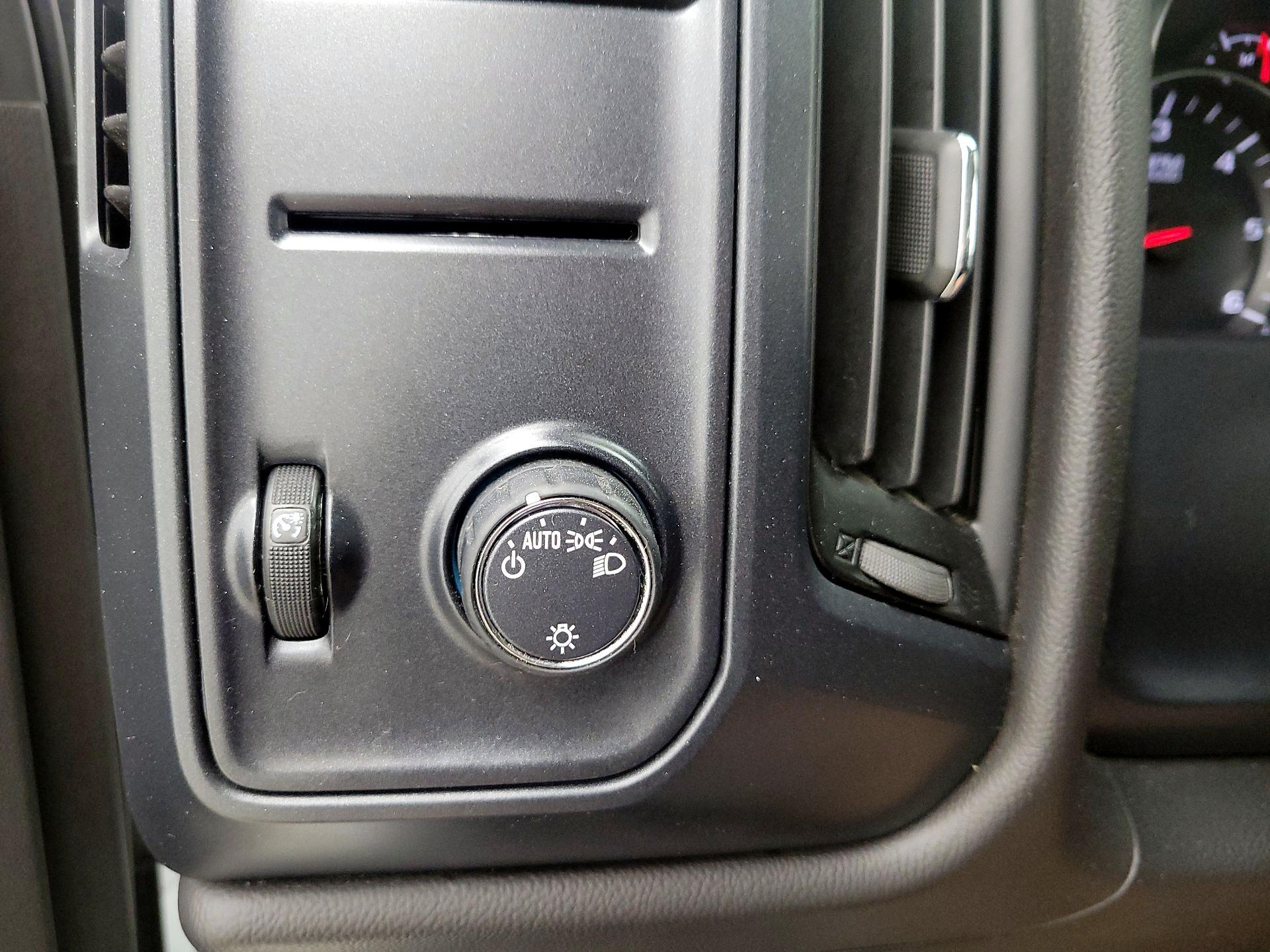 Thumbnail: 2018 Chevrolet Silverado 1500 - 13