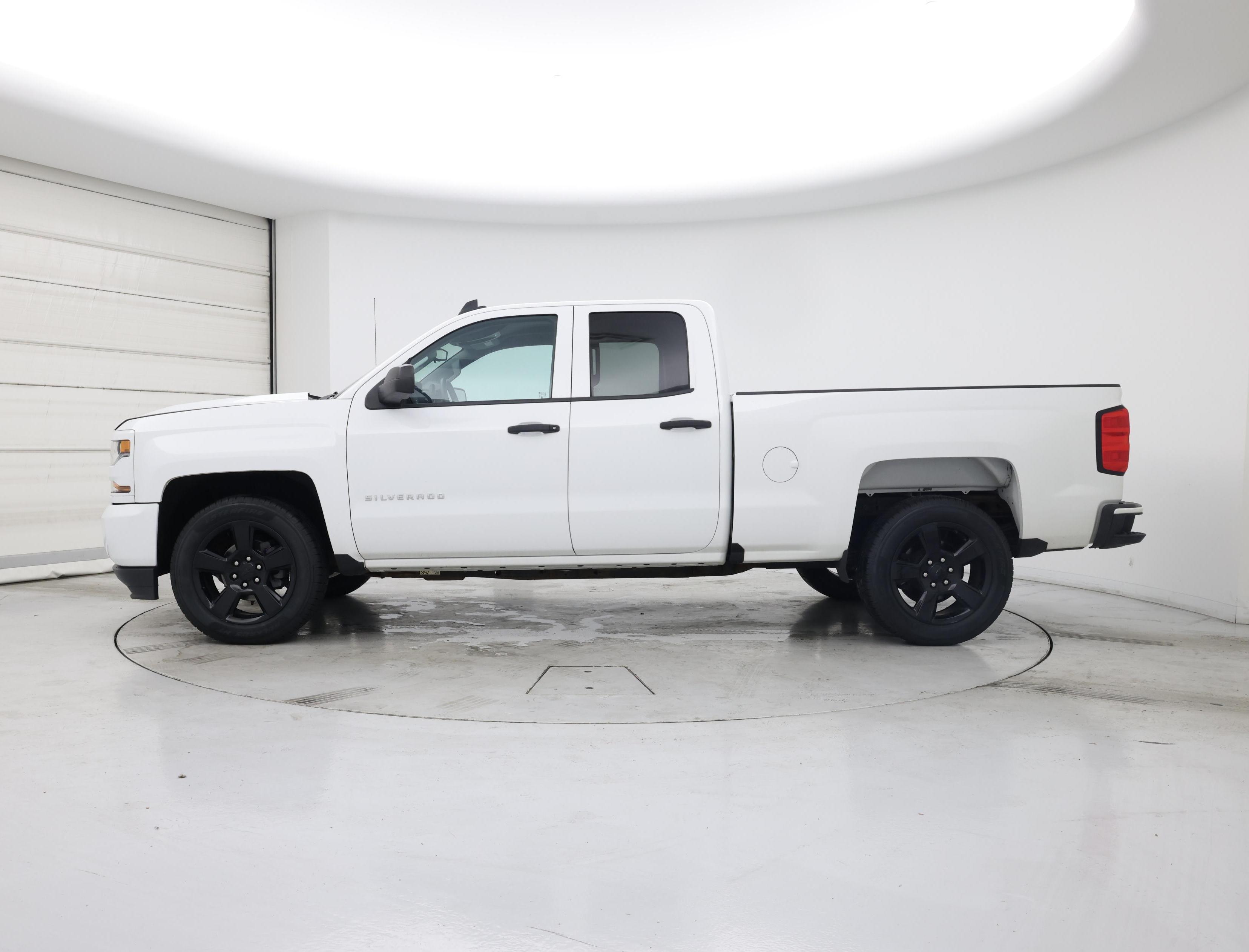 Thumbnail: 2018 Chevrolet Silverado 1500 - 3