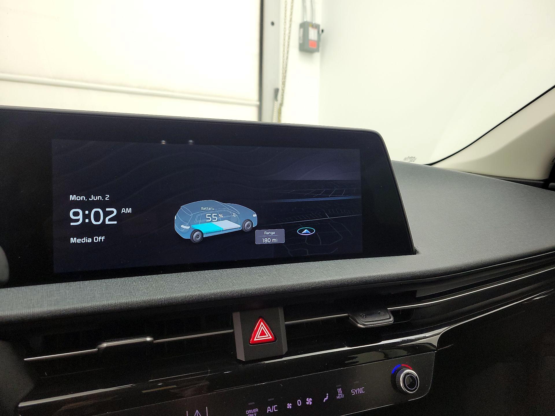 Thumbnail: 2022 Kia EV6 - 15