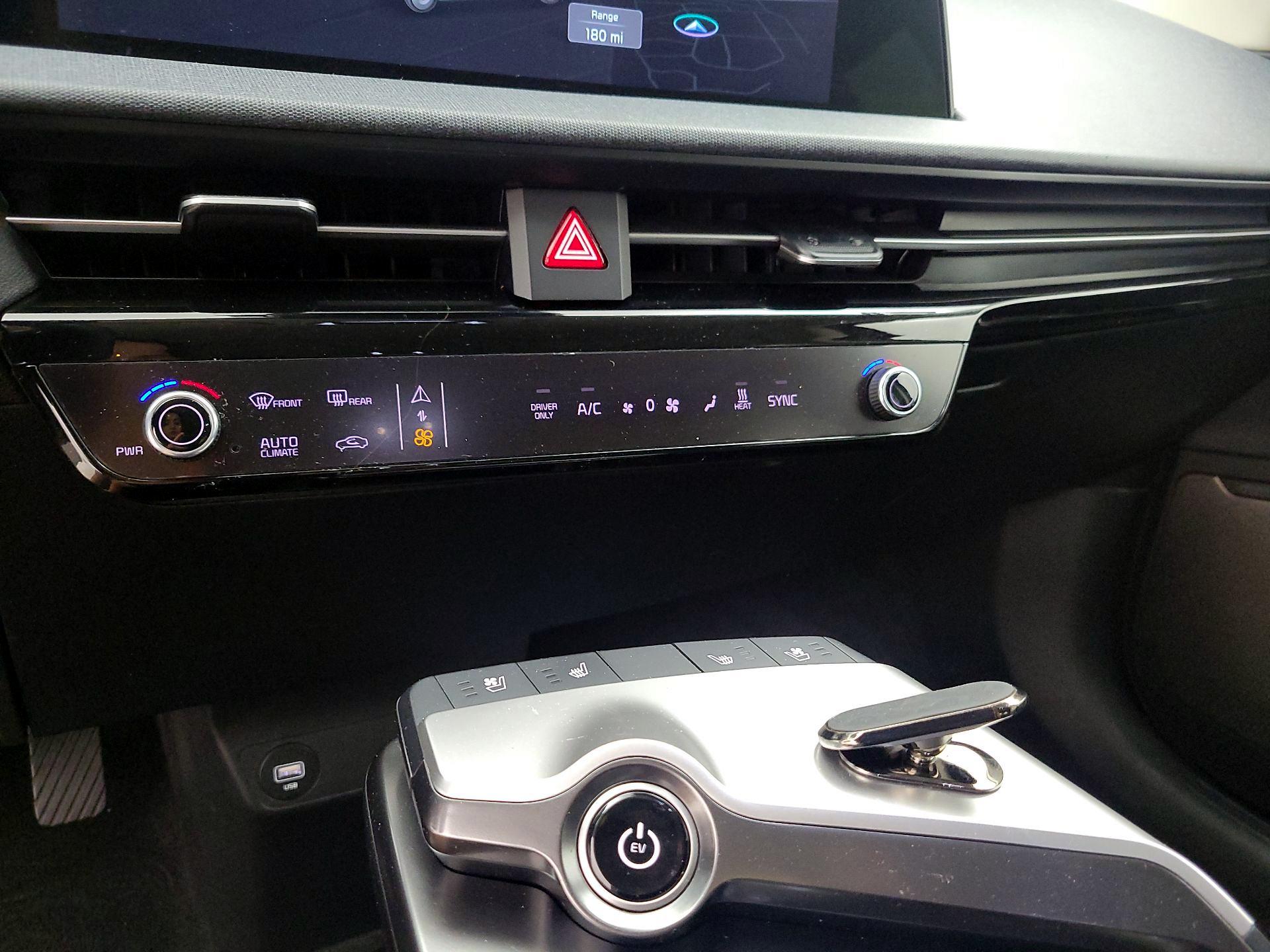 Thumbnail: 2022 Kia EV6 - 16