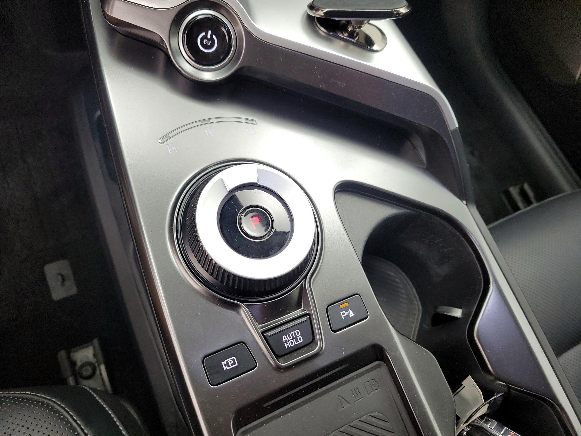 Thumbnail: 2022 Kia EV6 - 17