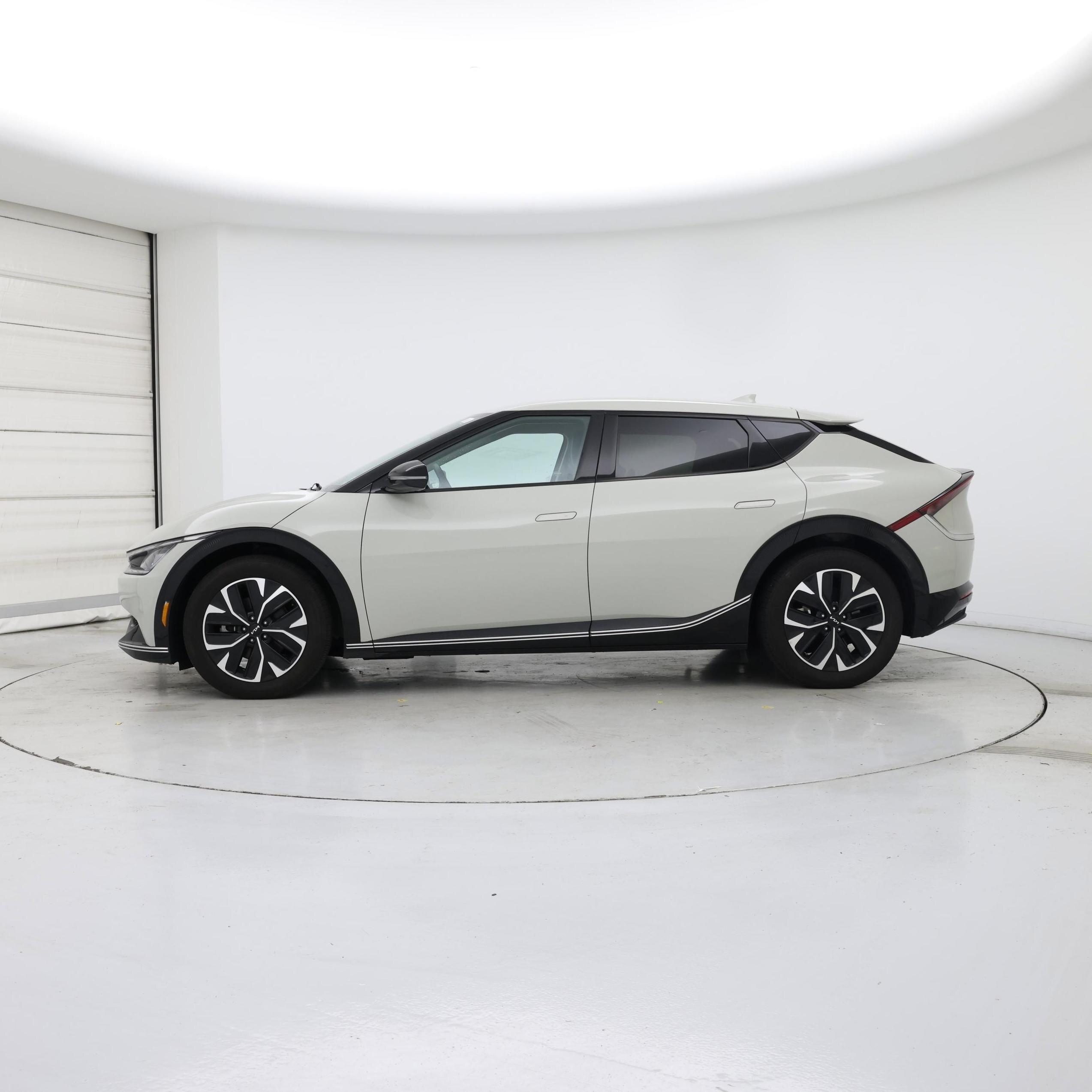 Thumbnail: 2022 Kia EV6 - 3