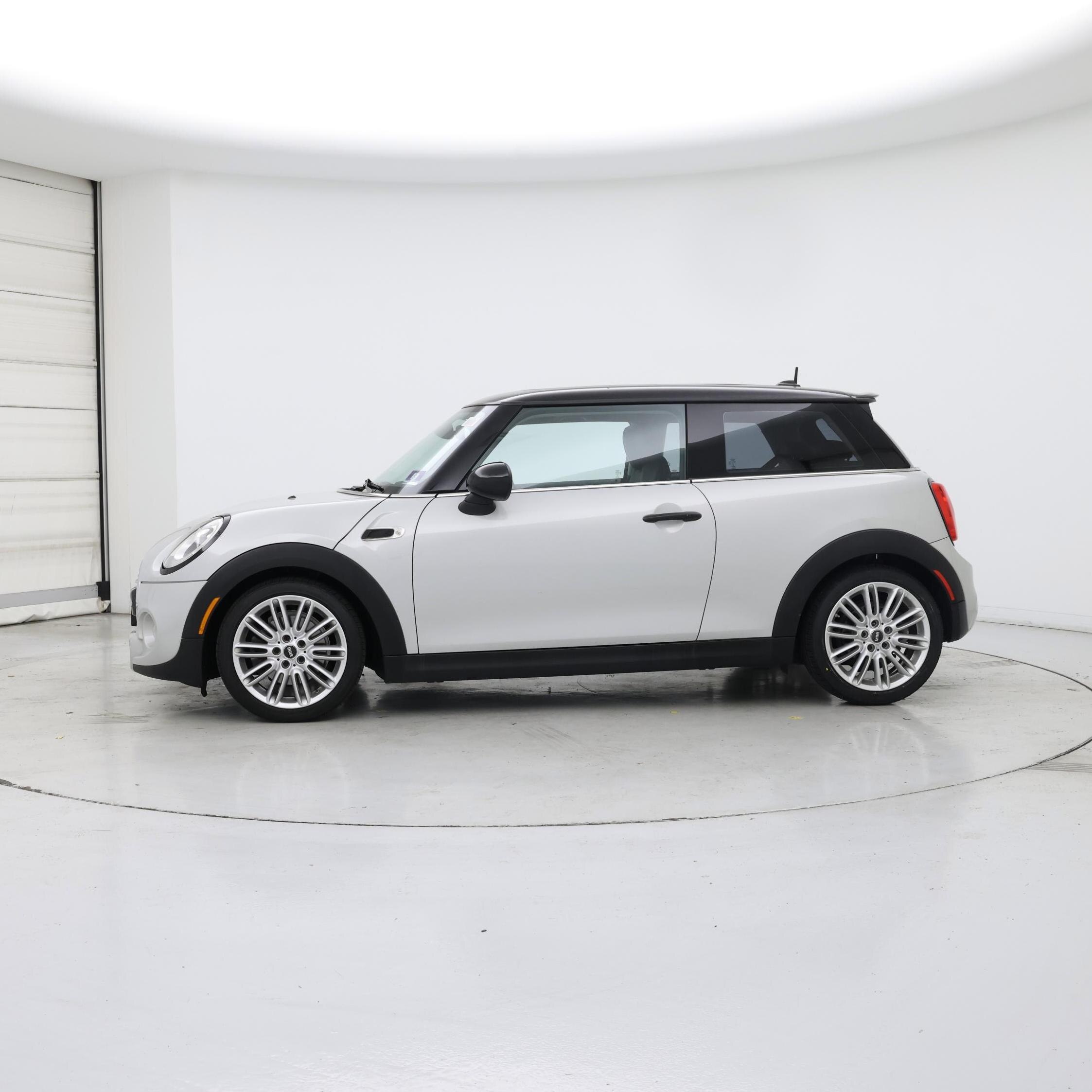 Thumbnail: 2017 MINI Cooper Hardtop - 3