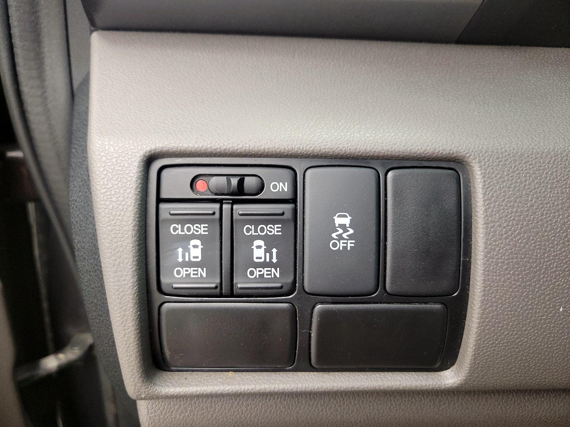 Thumbnail: 2016 Honda Odyssey - 13