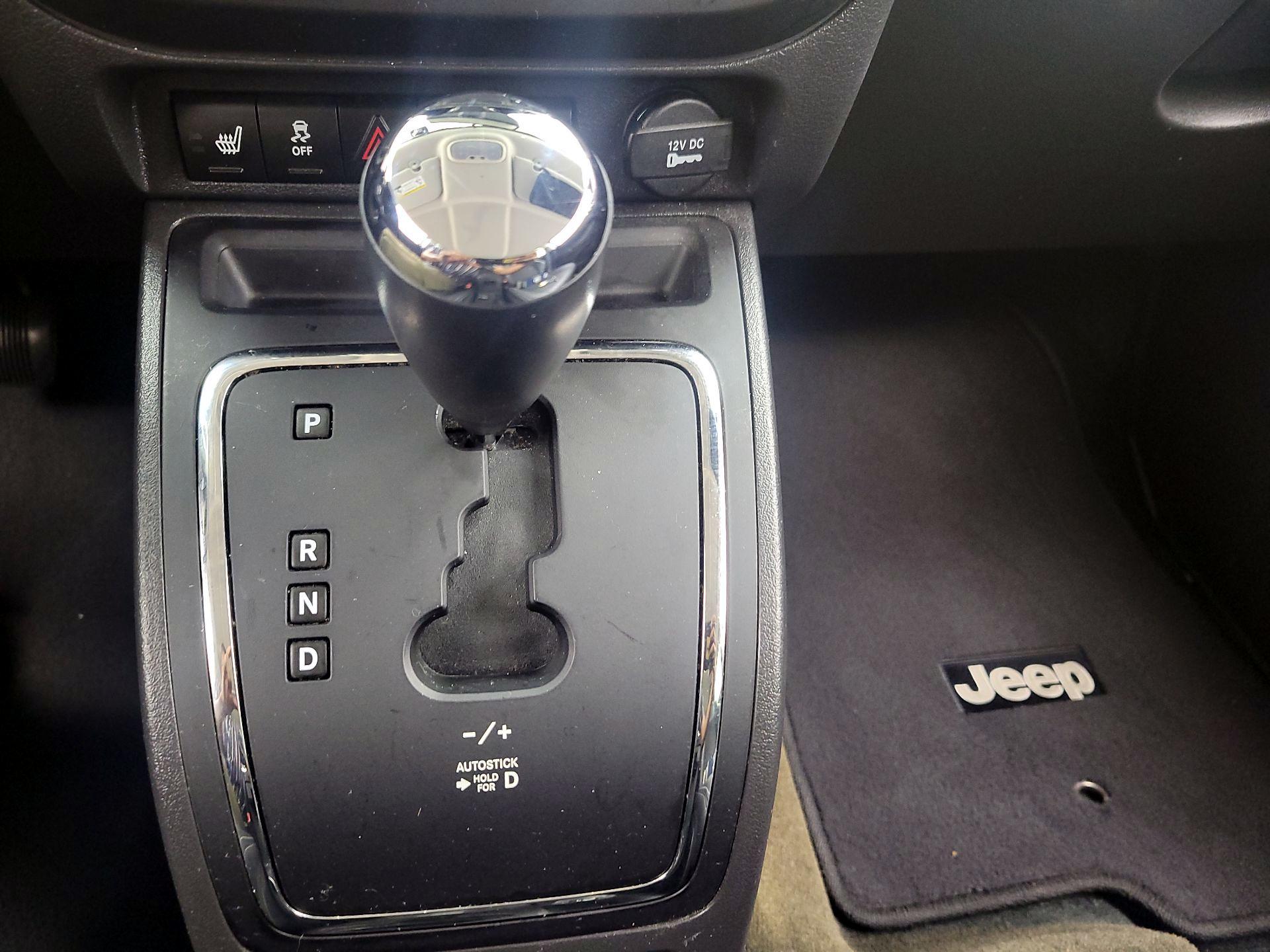 Thumbnail: 2016 Jeep Patriot - 15
