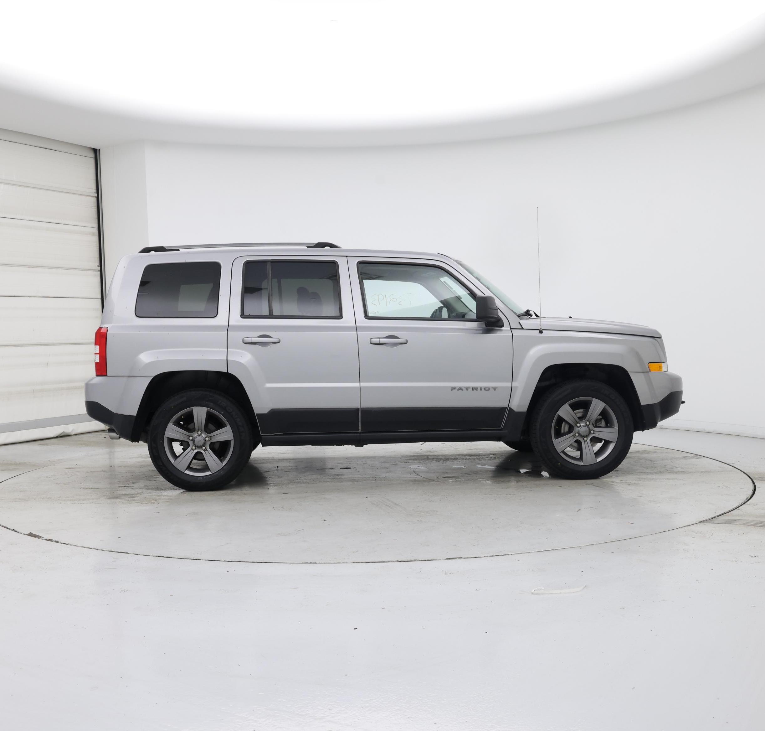Thumbnail: 2016 Jeep Patriot - 7