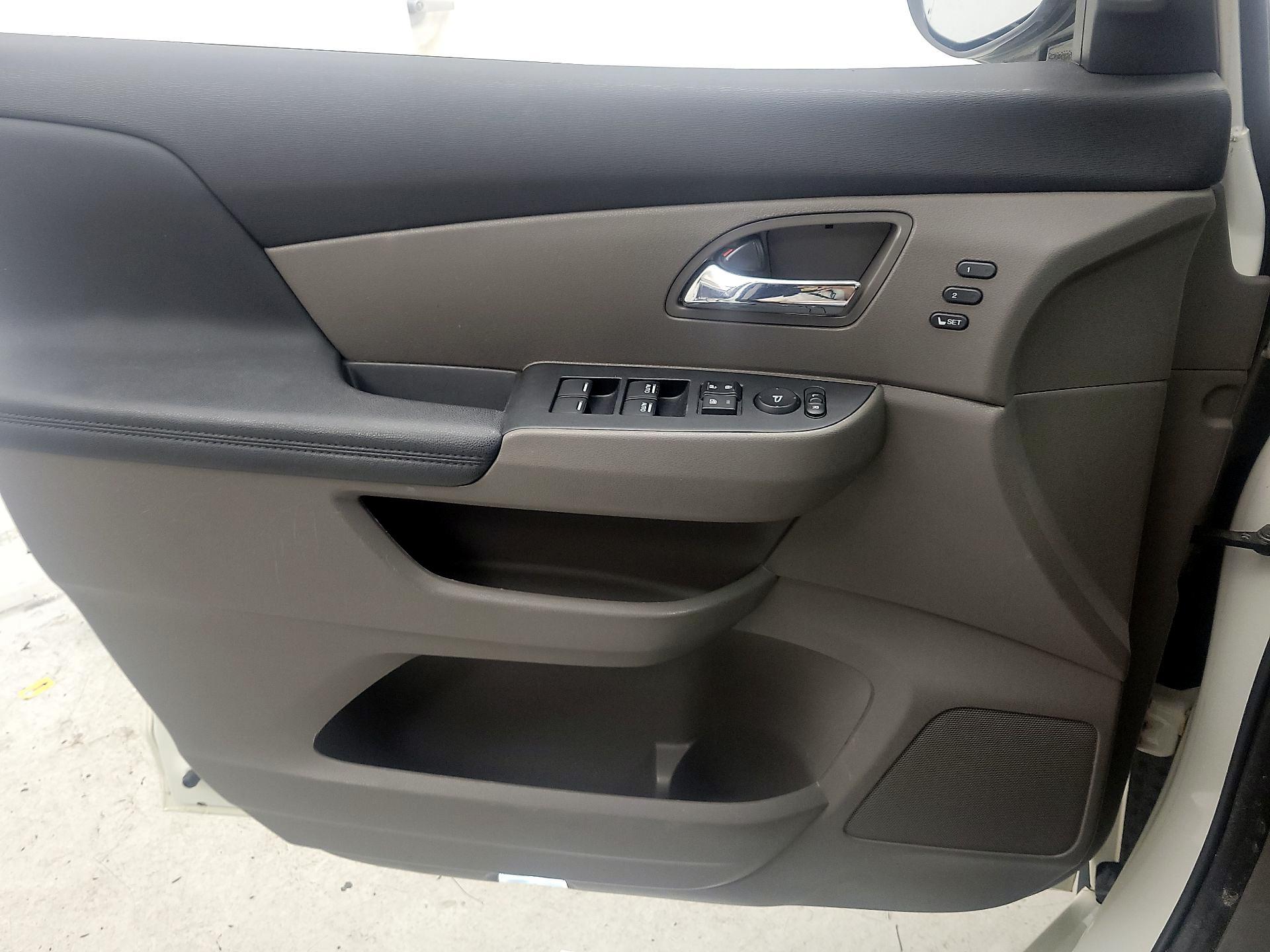 Thumbnail: 2015 Honda Odyssey - 12