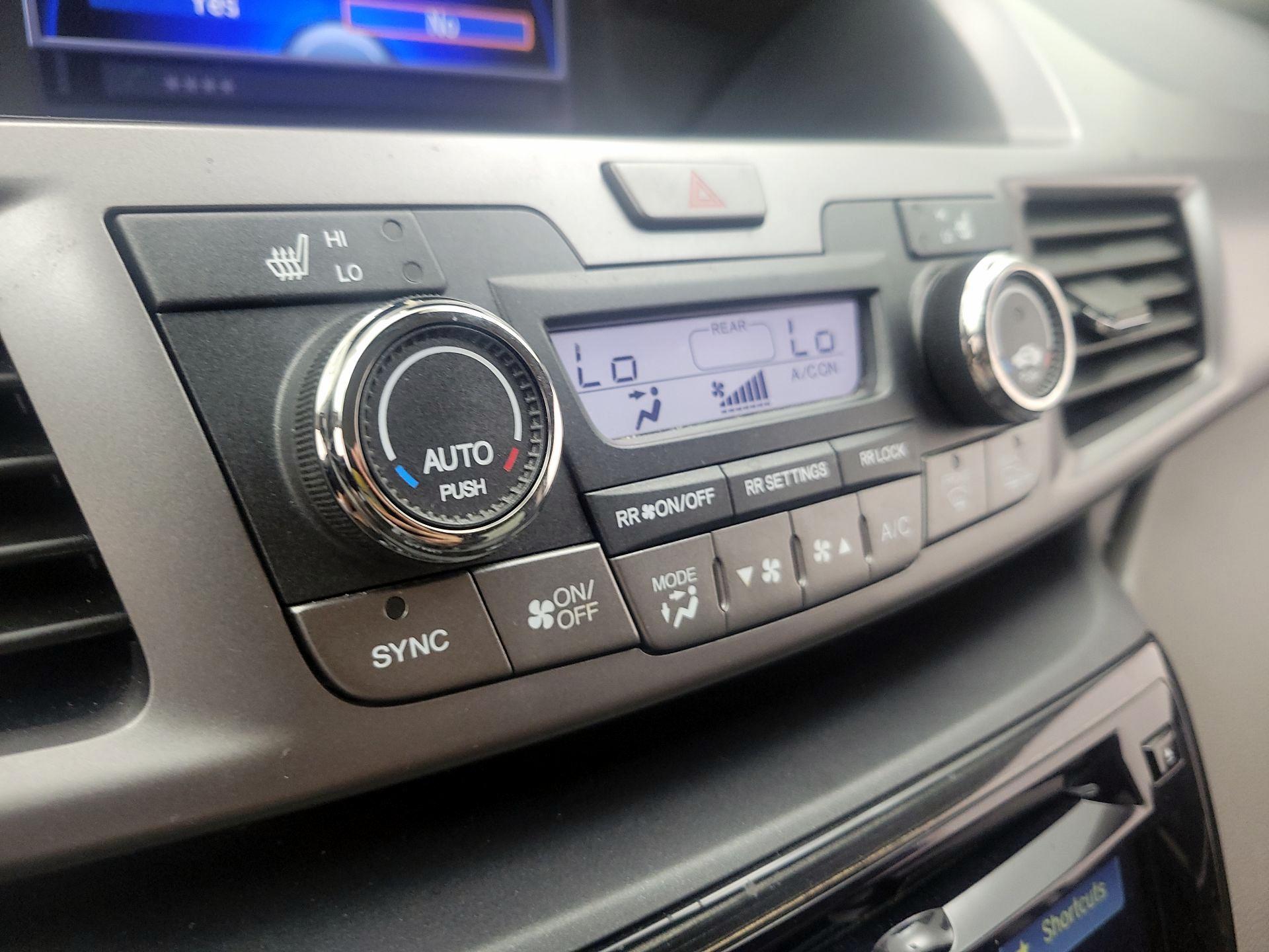 Thumbnail: 2015 Honda Odyssey - 17