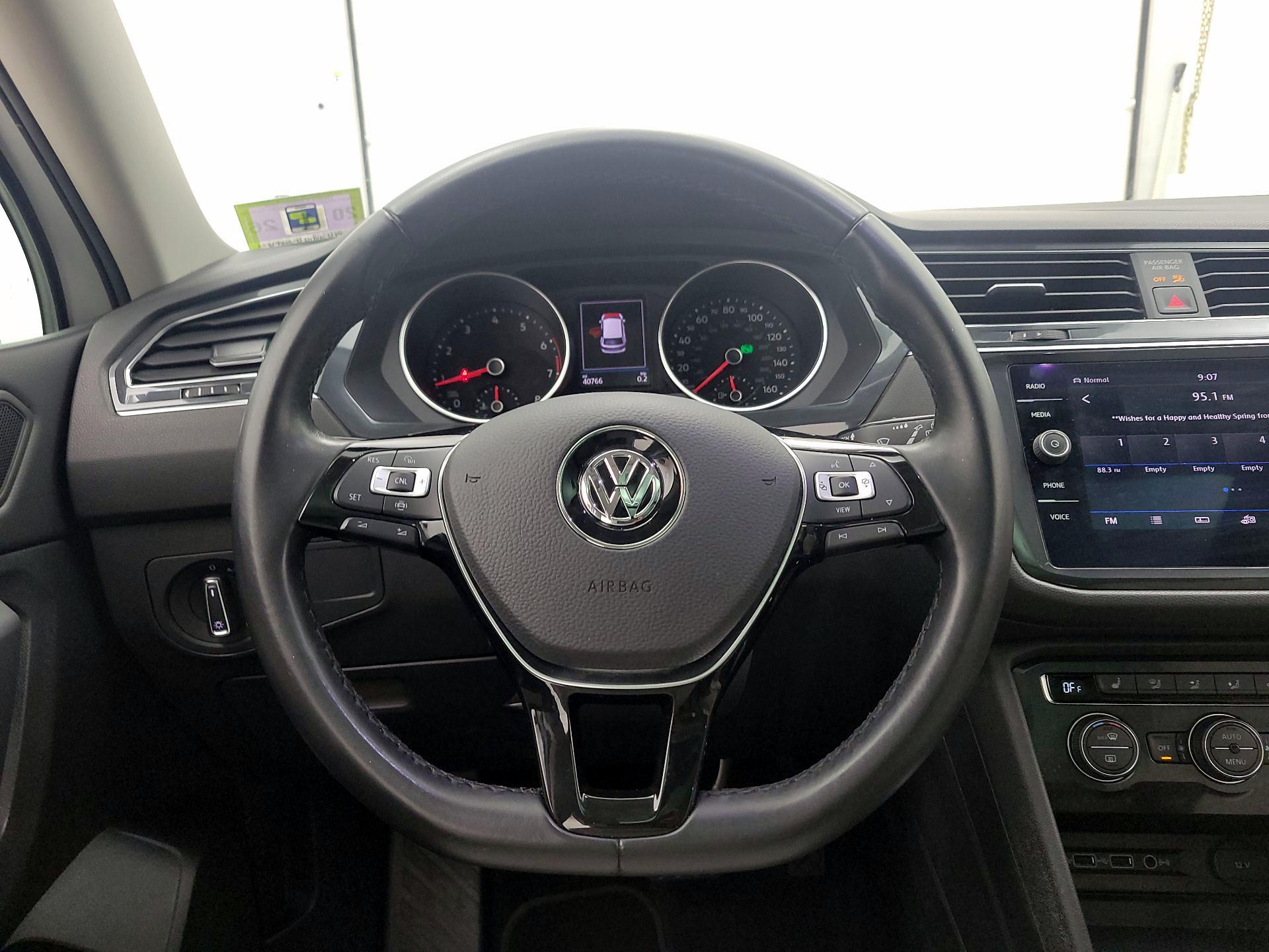 Thumbnail: 2019 Volkswagen Tiguan - 10