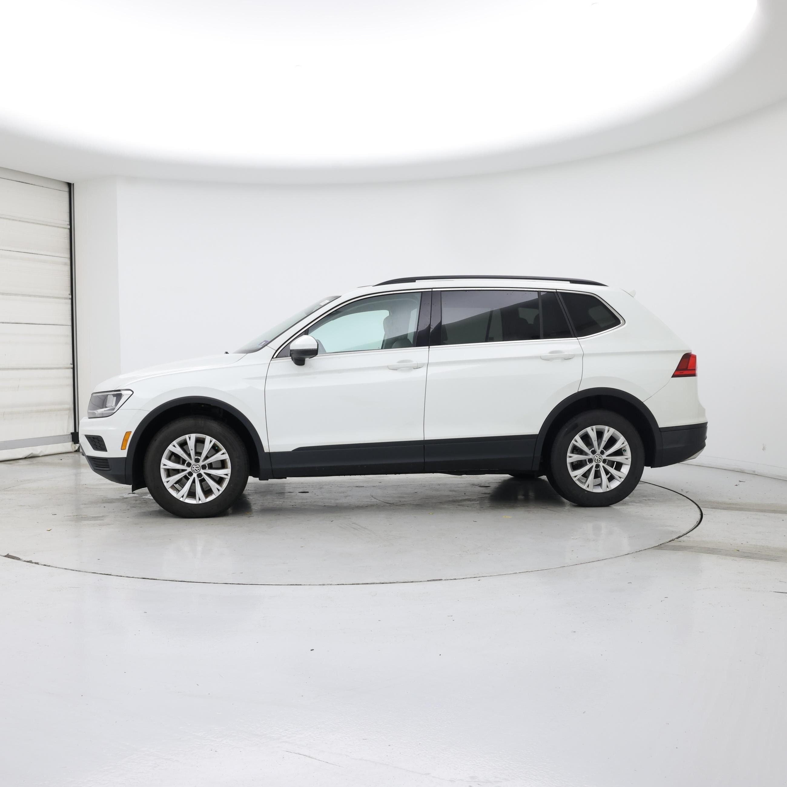 Thumbnail: 2019 Volkswagen Tiguan - 3