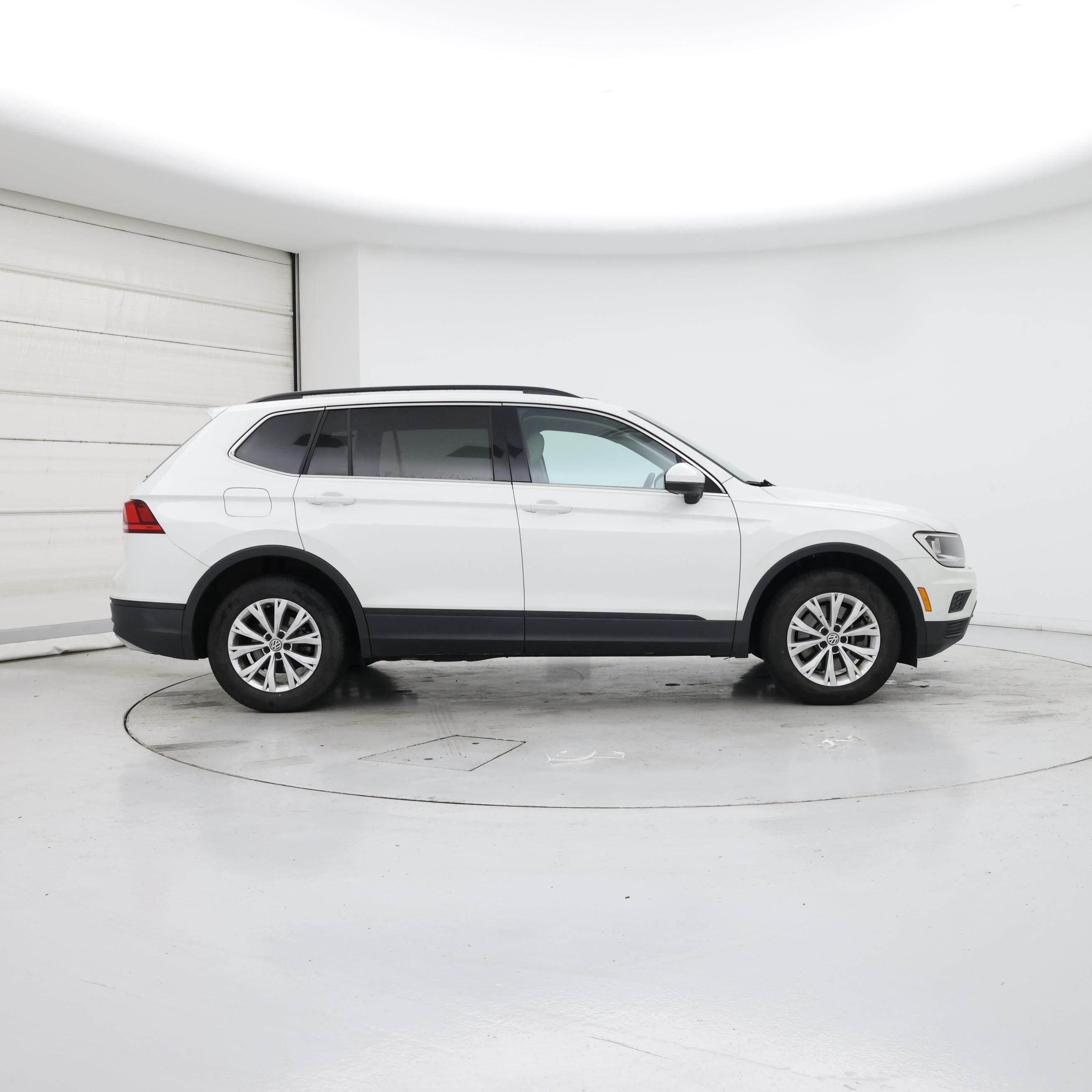 Thumbnail: 2019 Volkswagen Tiguan - 7