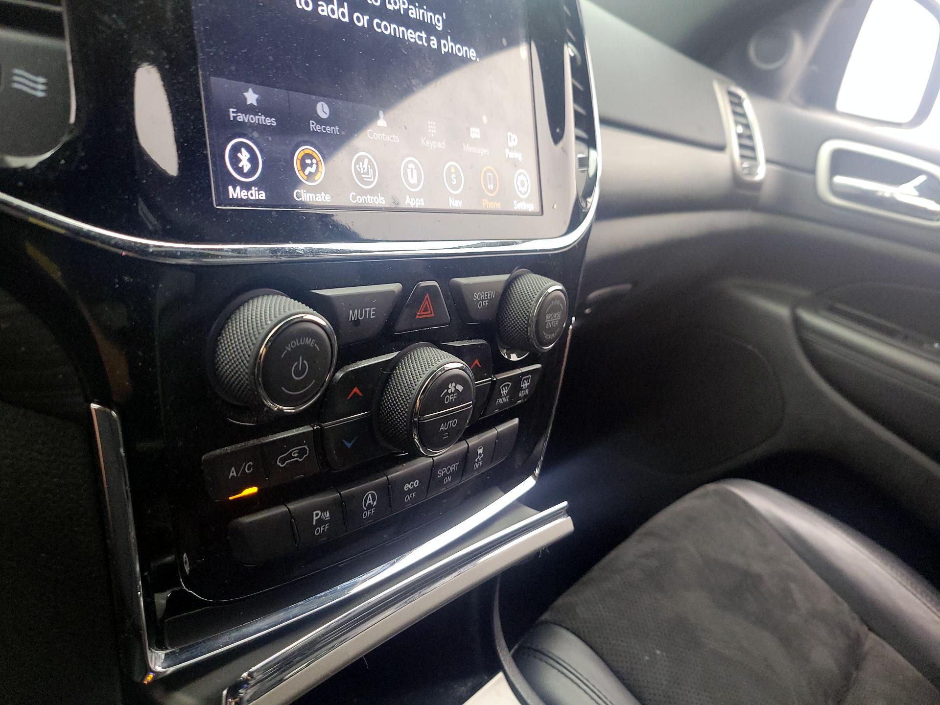 Thumbnail: 2020 Jeep Grand Cherokee - 17