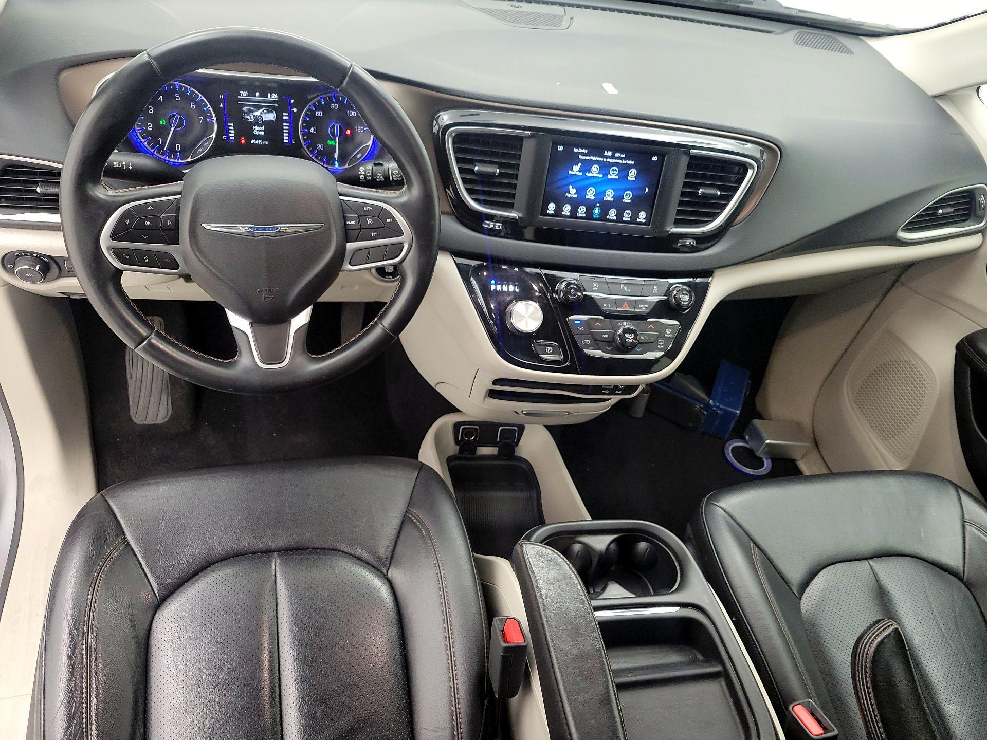 Thumbnail: 2018 Chrysler Pacifica - 9