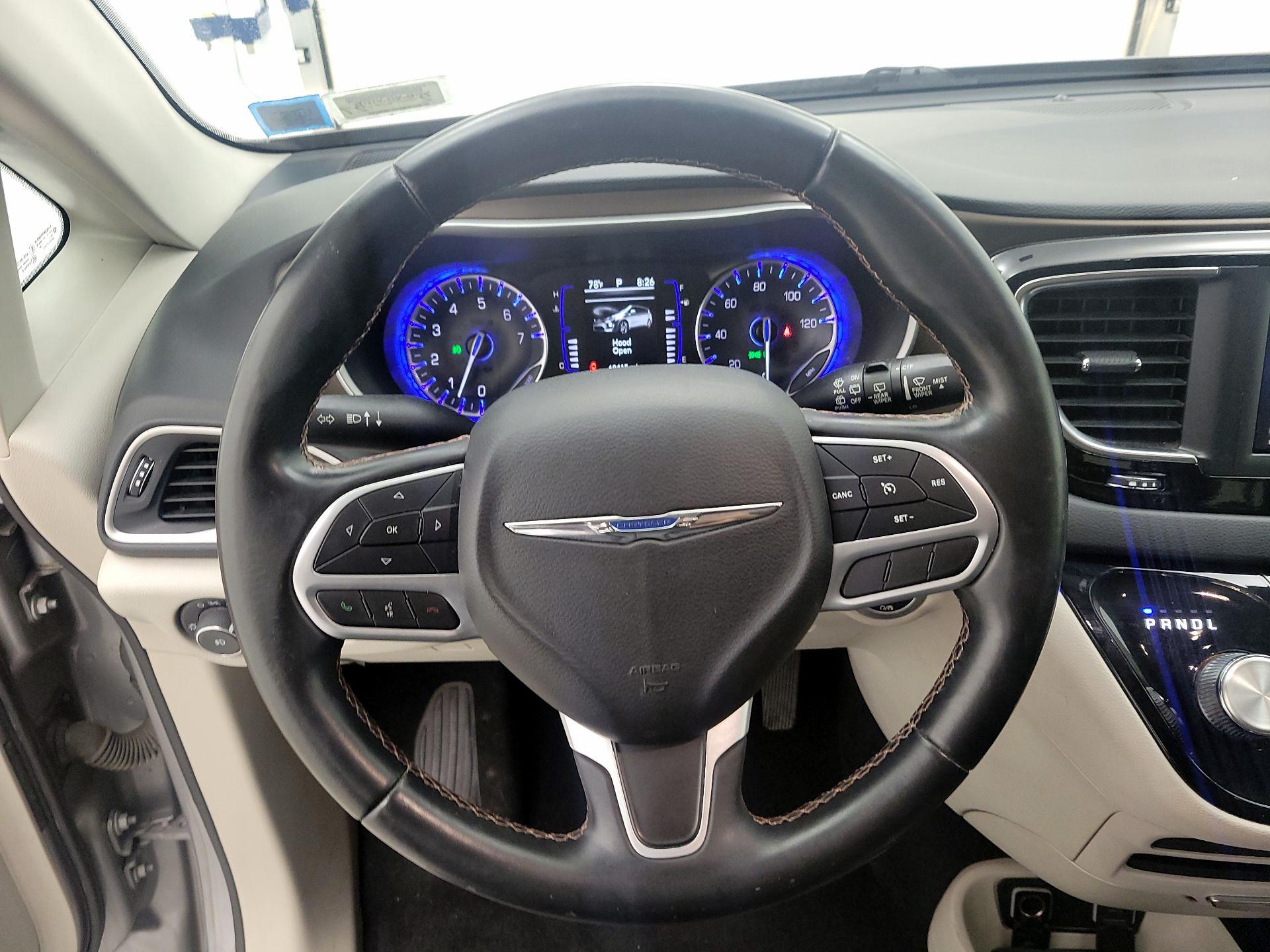 Thumbnail: 2018 Chrysler Pacifica - 10