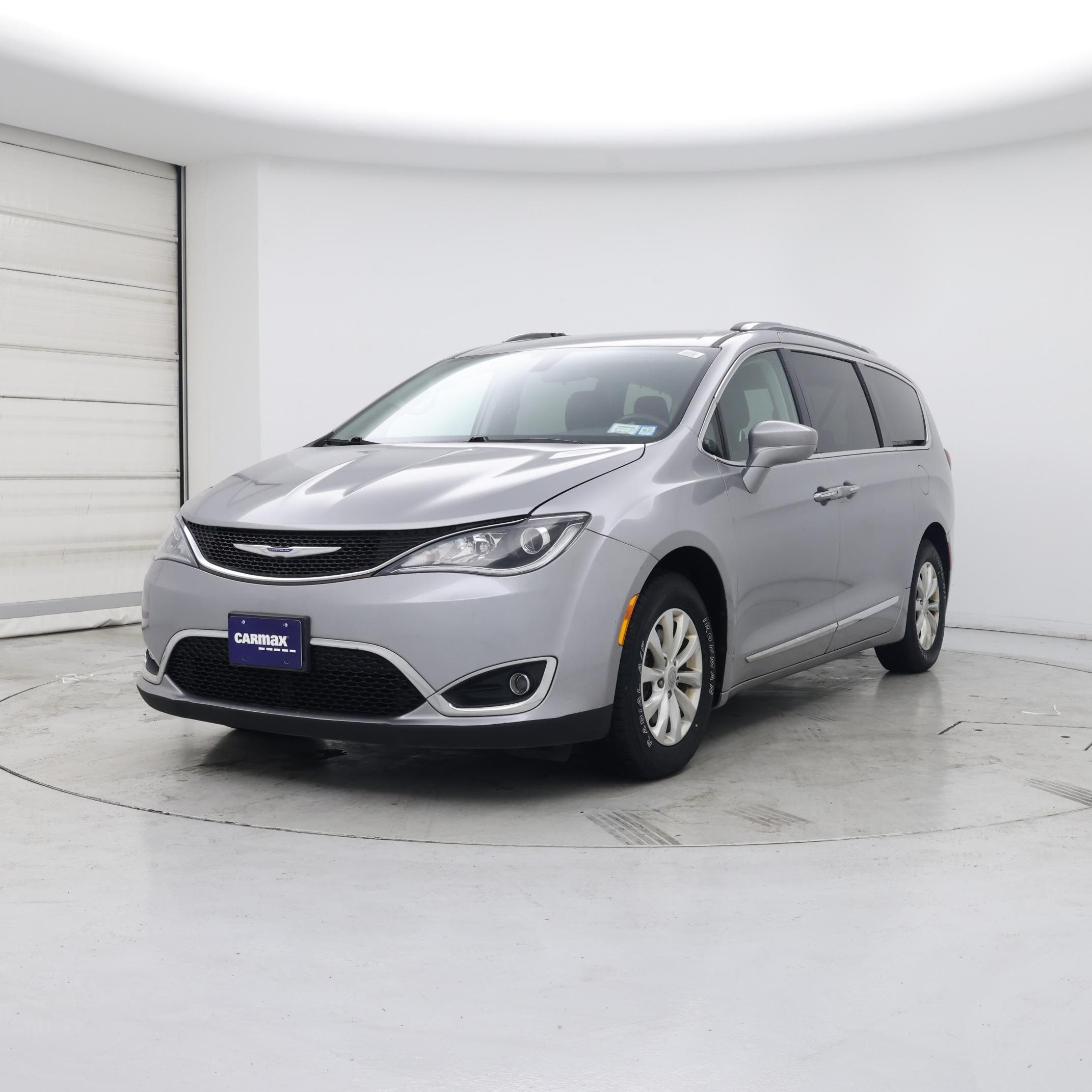Thumbnail: 2018 Chrysler Pacifica - 4