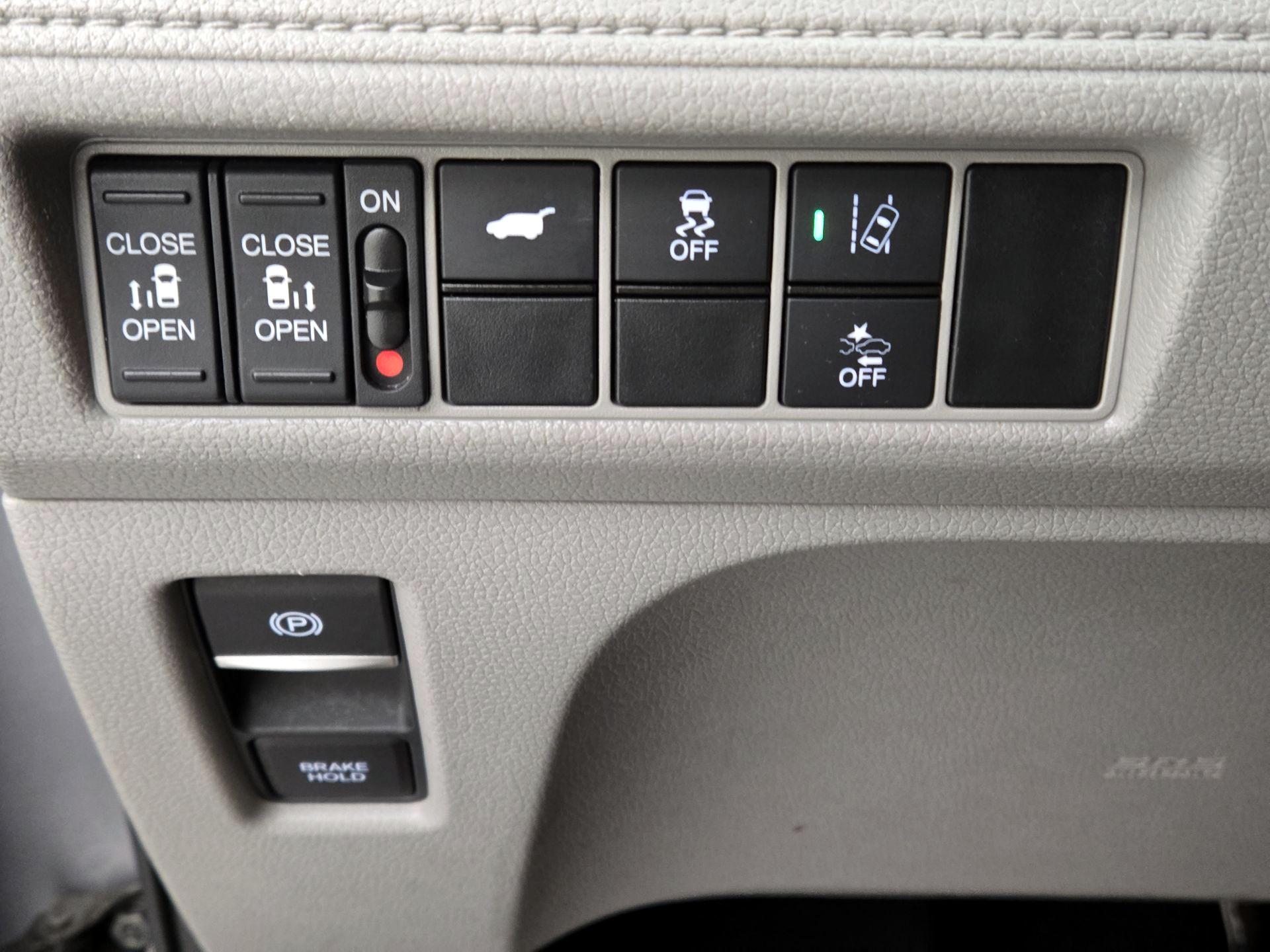 Thumbnail: 2019 Honda Odyssey - 13
