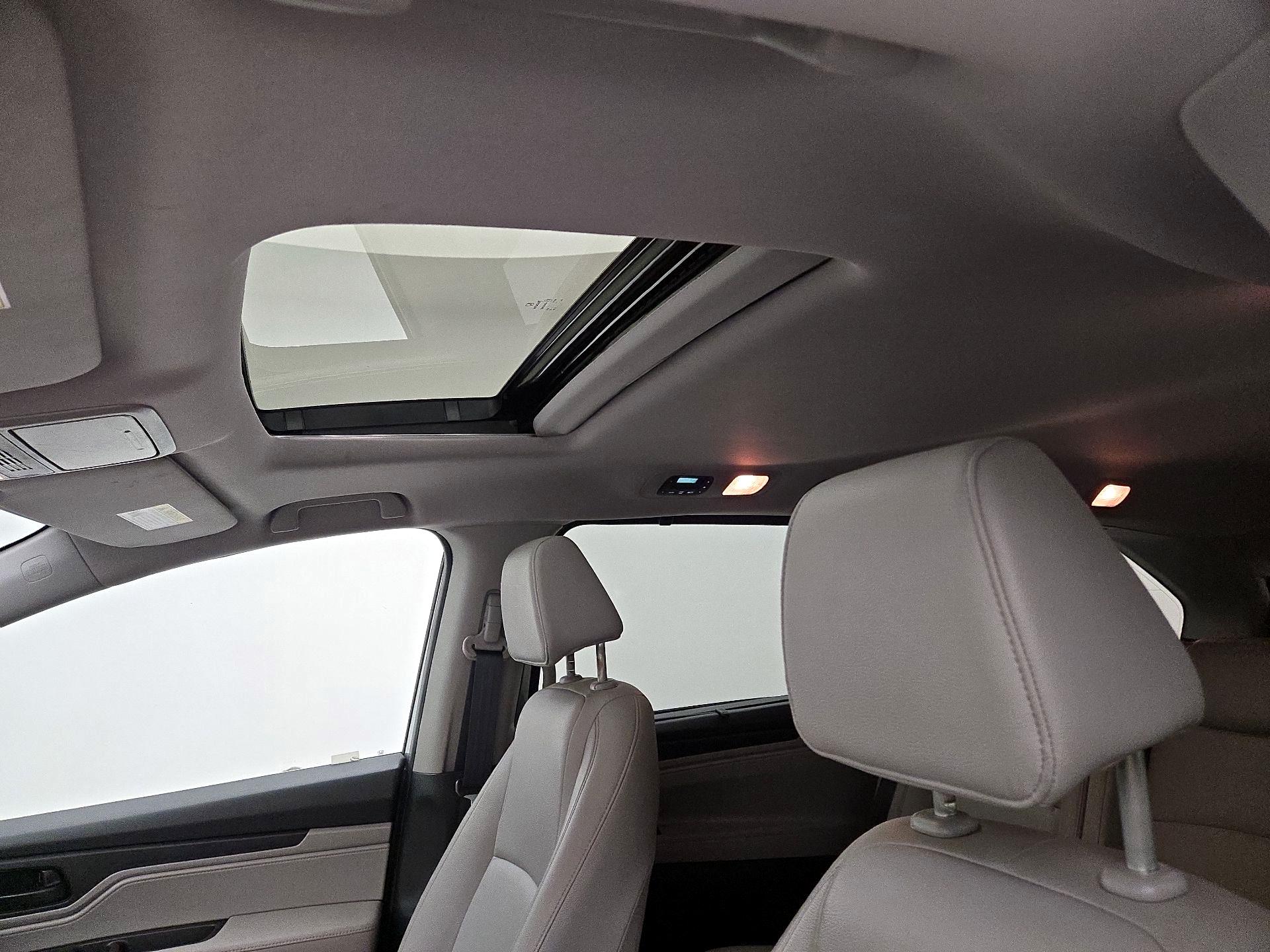 Thumbnail: 2019 Honda Odyssey - 18