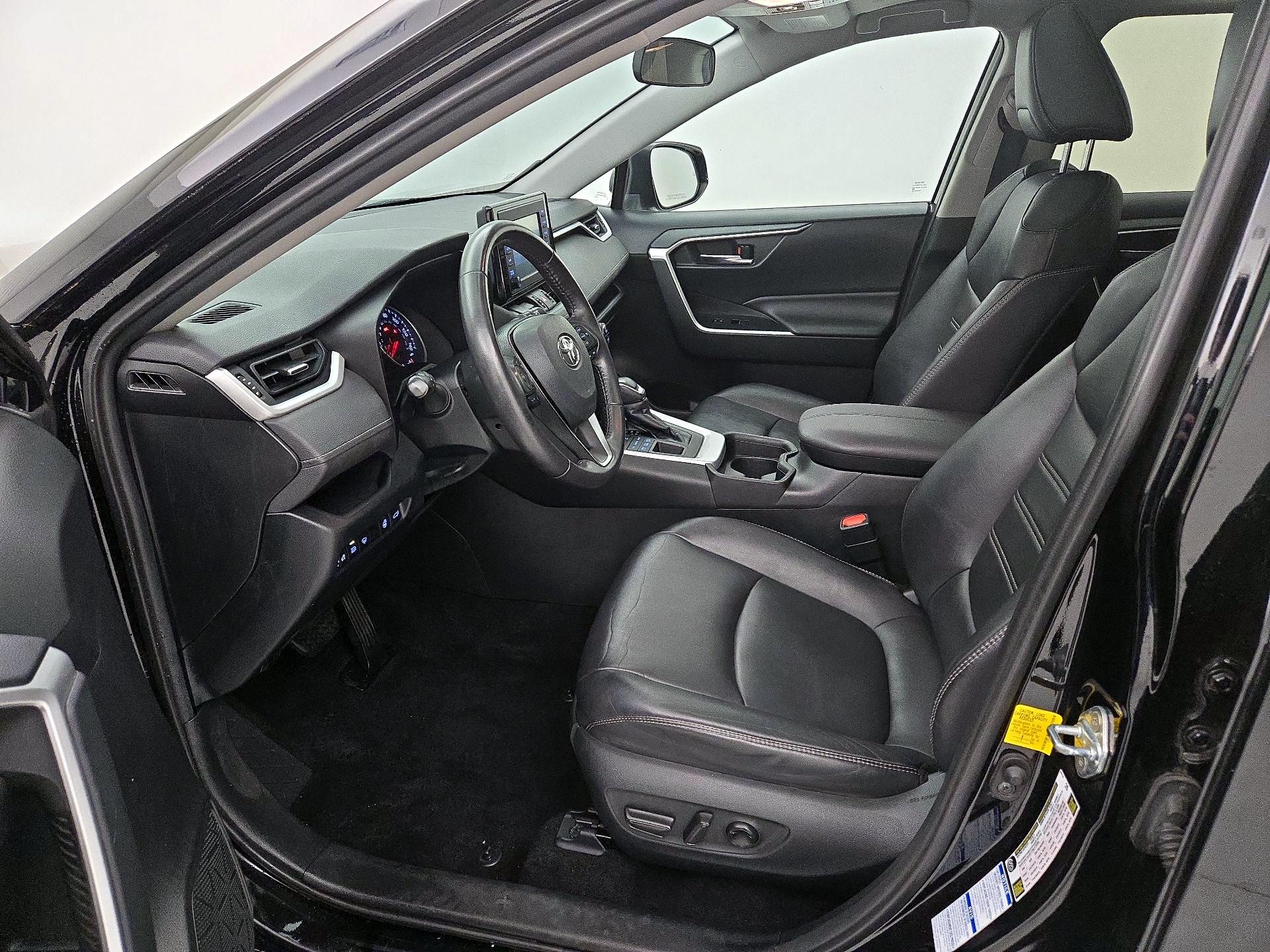 Thumbnail: 2019 Toyota RAV4 - 11
