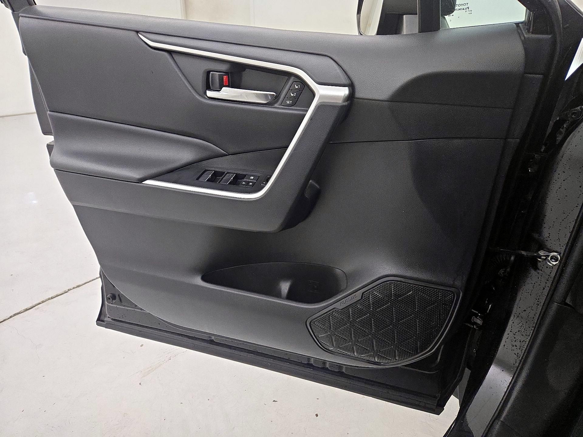 Thumbnail: 2019 Toyota RAV4 - 12