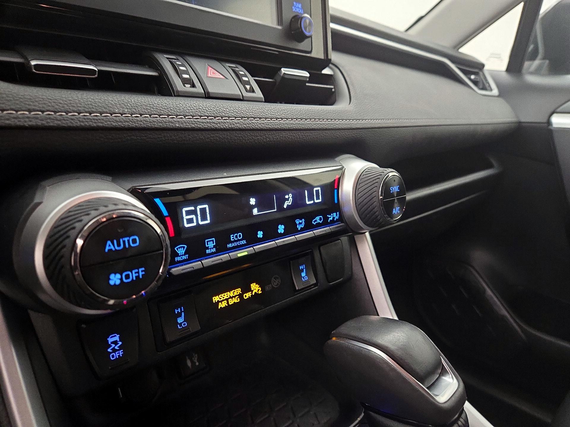 Thumbnail: 2019 Toyota RAV4 - 16