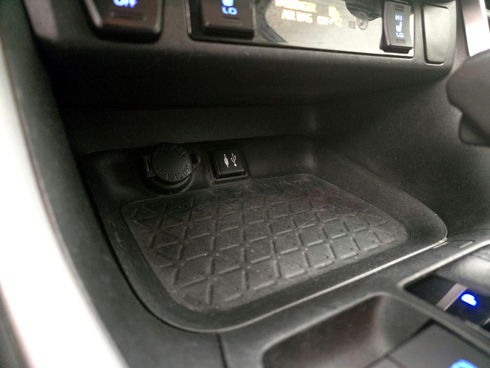 Thumbnail: 2019 Toyota RAV4 - 18