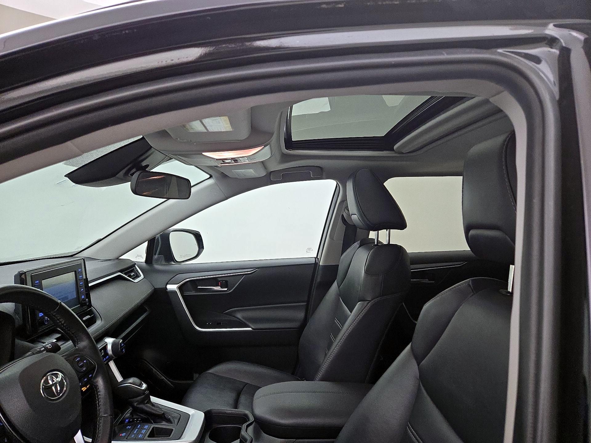 Thumbnail: 2019 Toyota RAV4 - 19