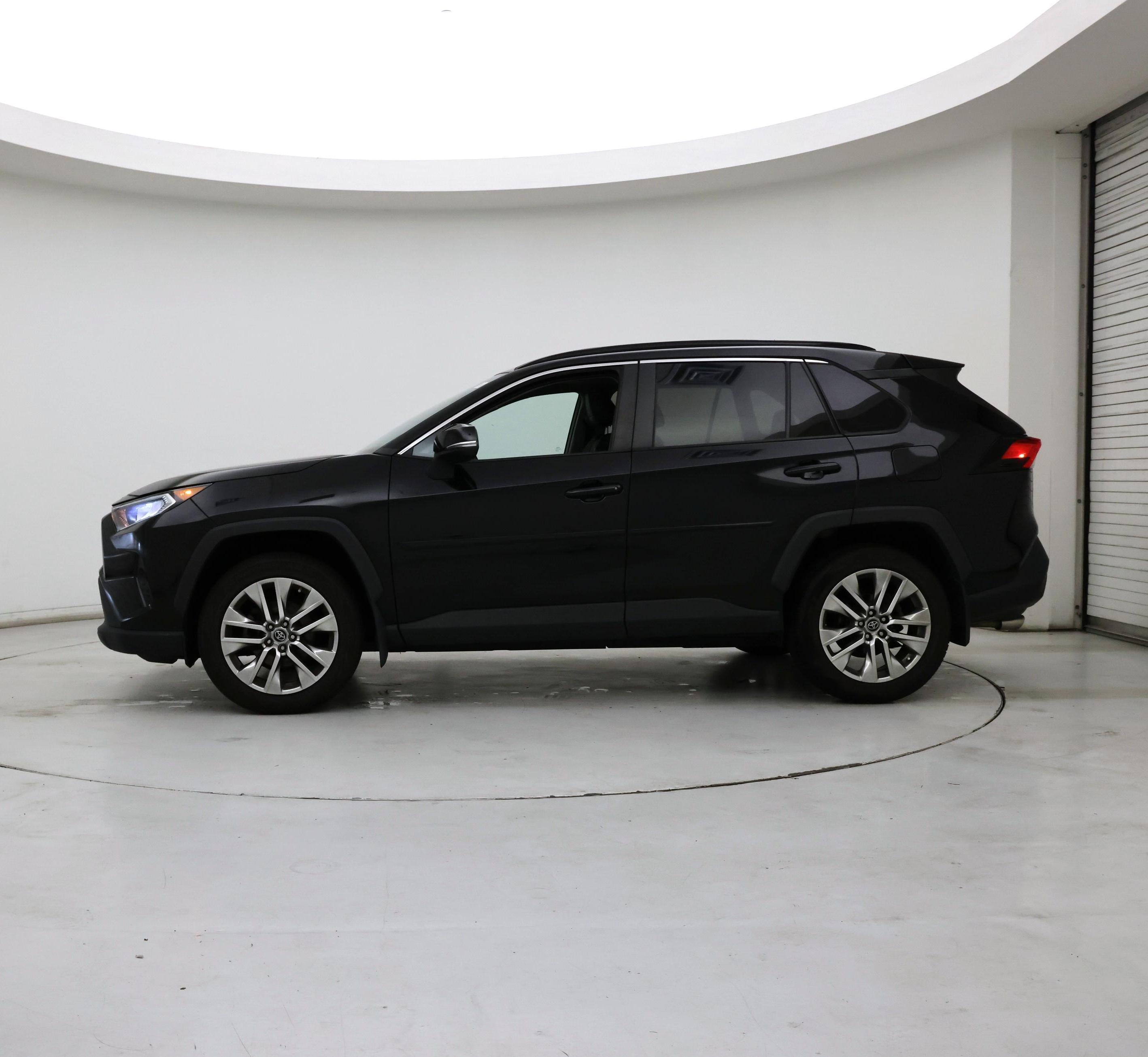 Thumbnail: 2019 Toyota RAV4 - 3
