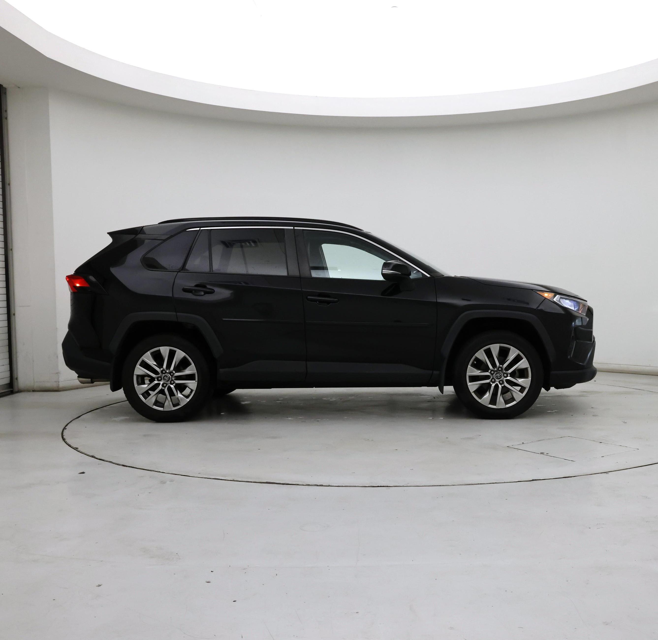 Thumbnail: 2019 Toyota RAV4 - 7