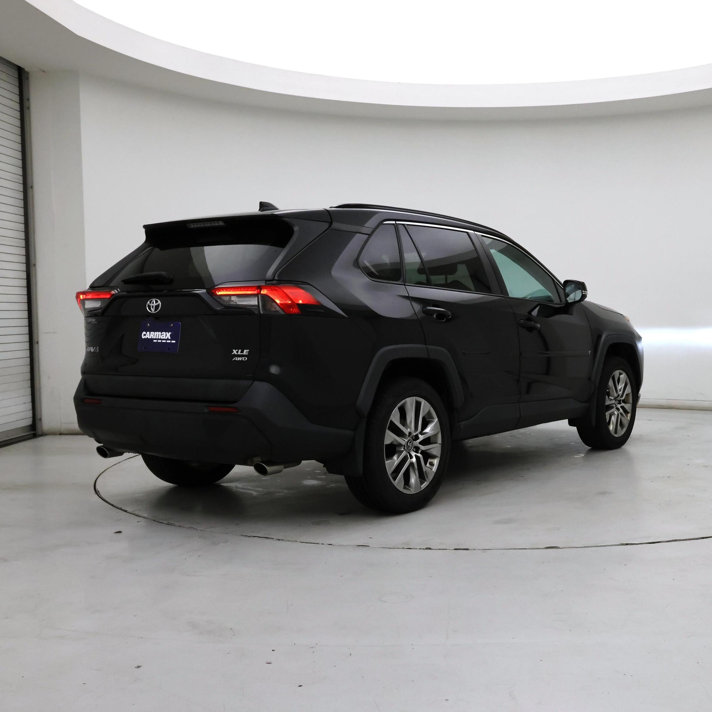 Thumbnail: 2019 Toyota RAV4 - 8