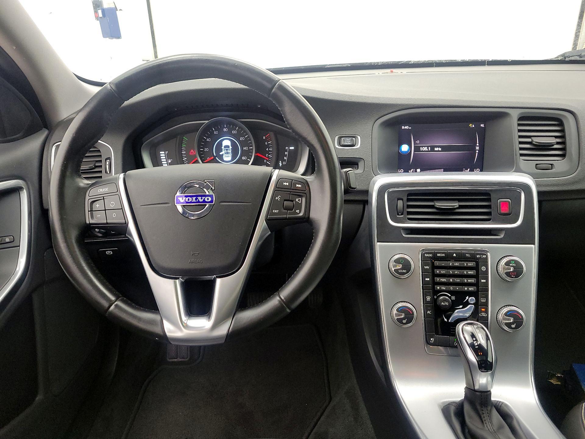 Thumbnail: 2017 Volvo S60 - 10