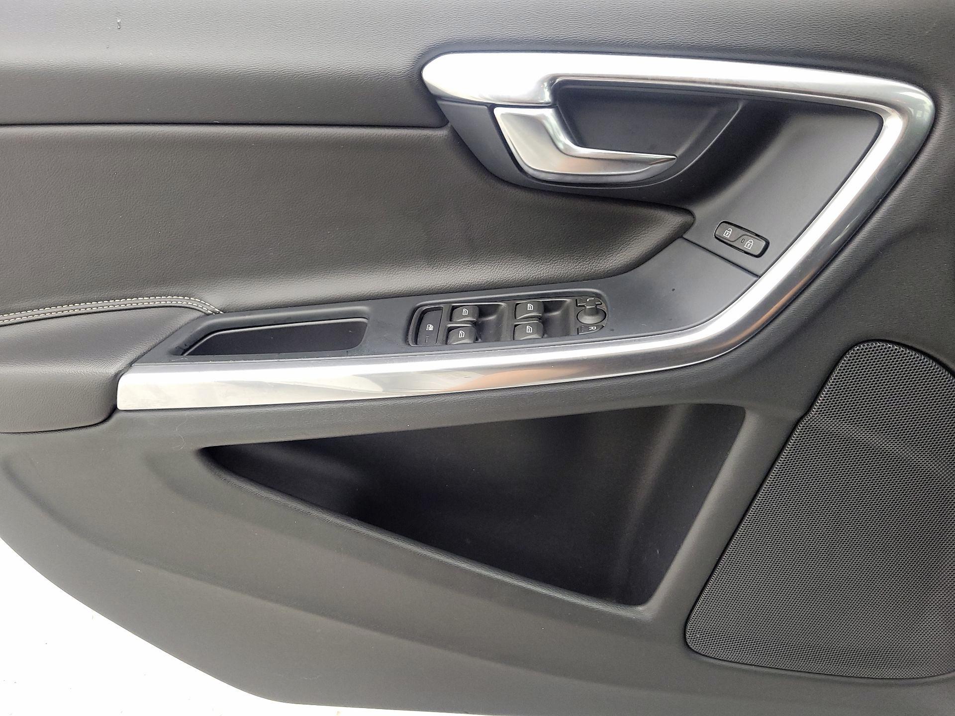 Thumbnail: 2017 Volvo S60 - 12